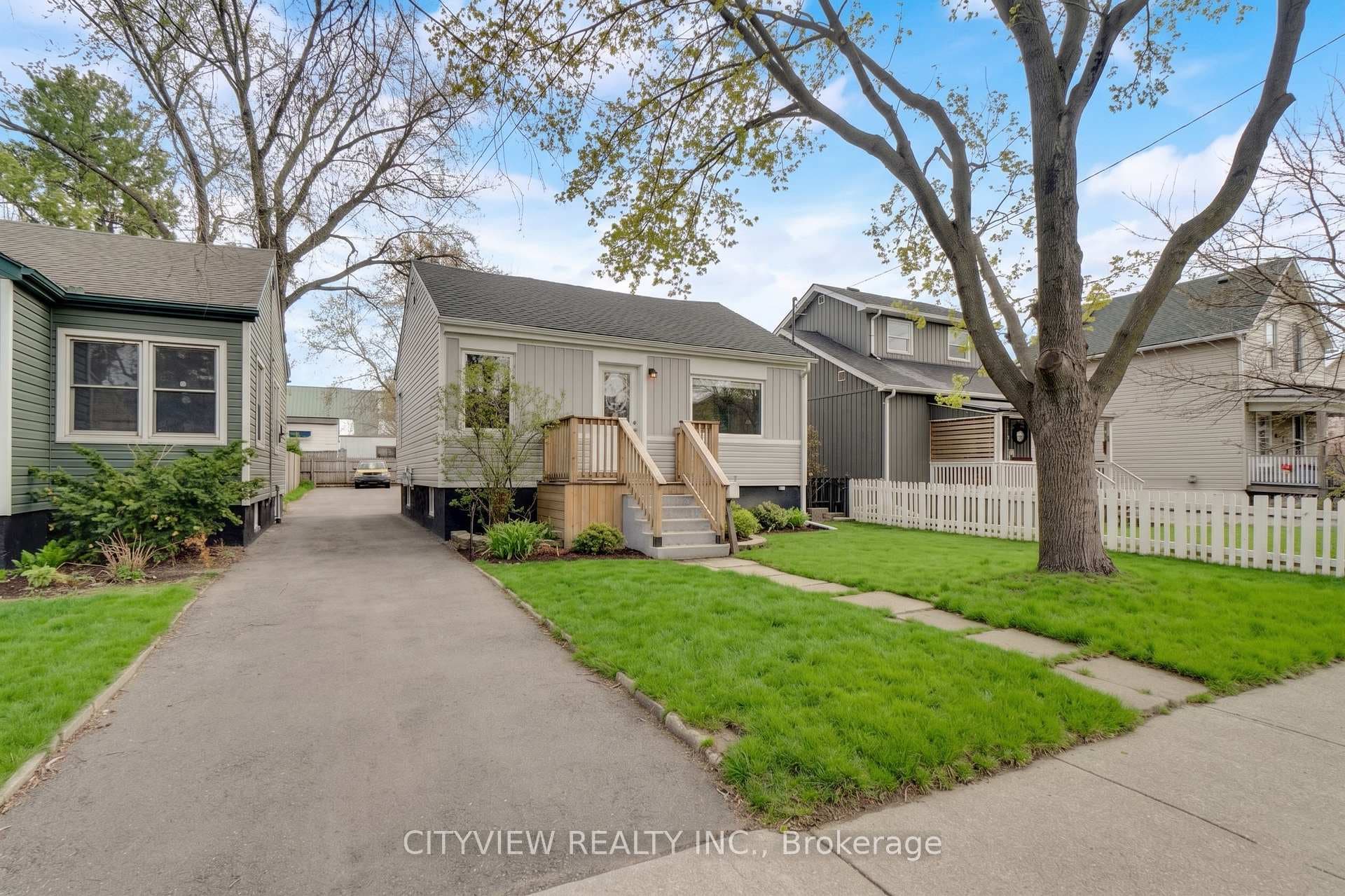 76 Stapleton Avenue photo 4
