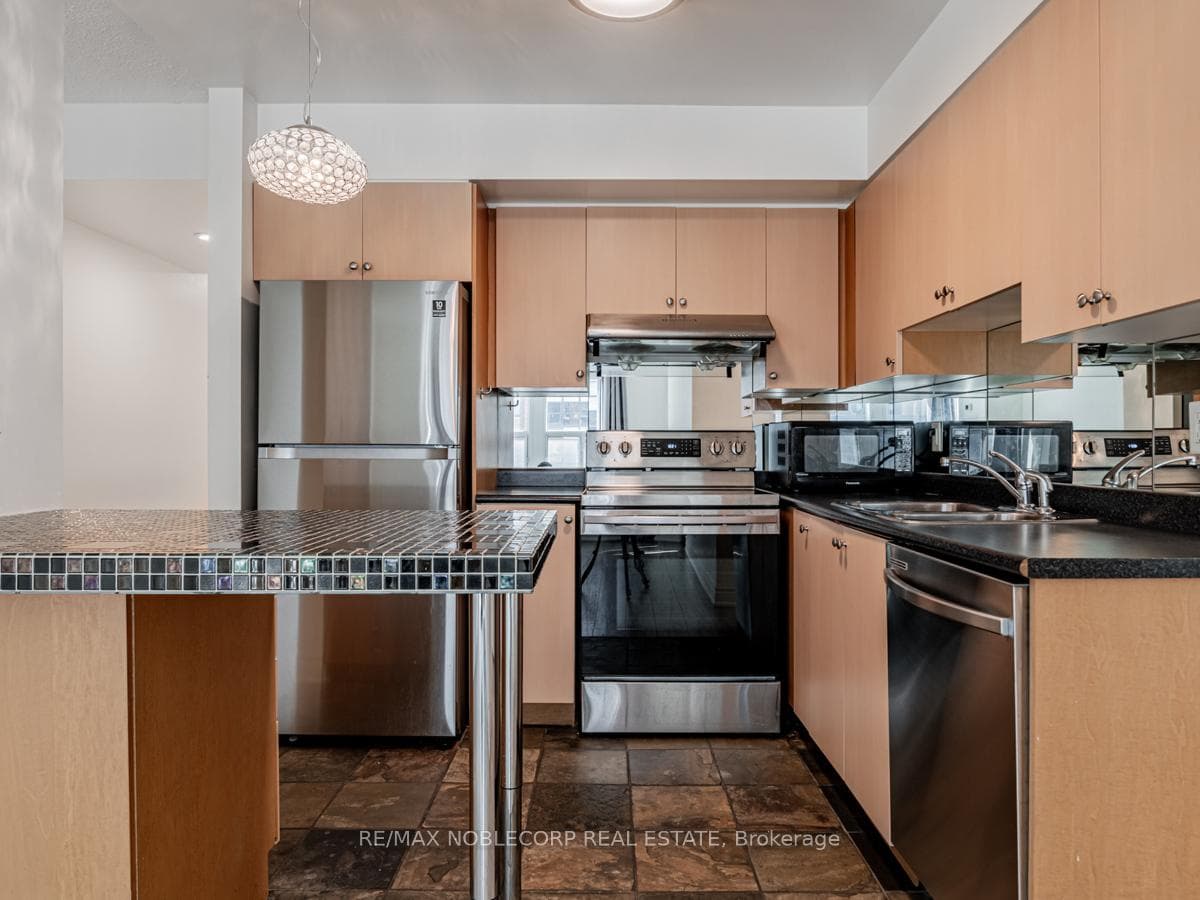 230 King Street Unit 505 photo 12
