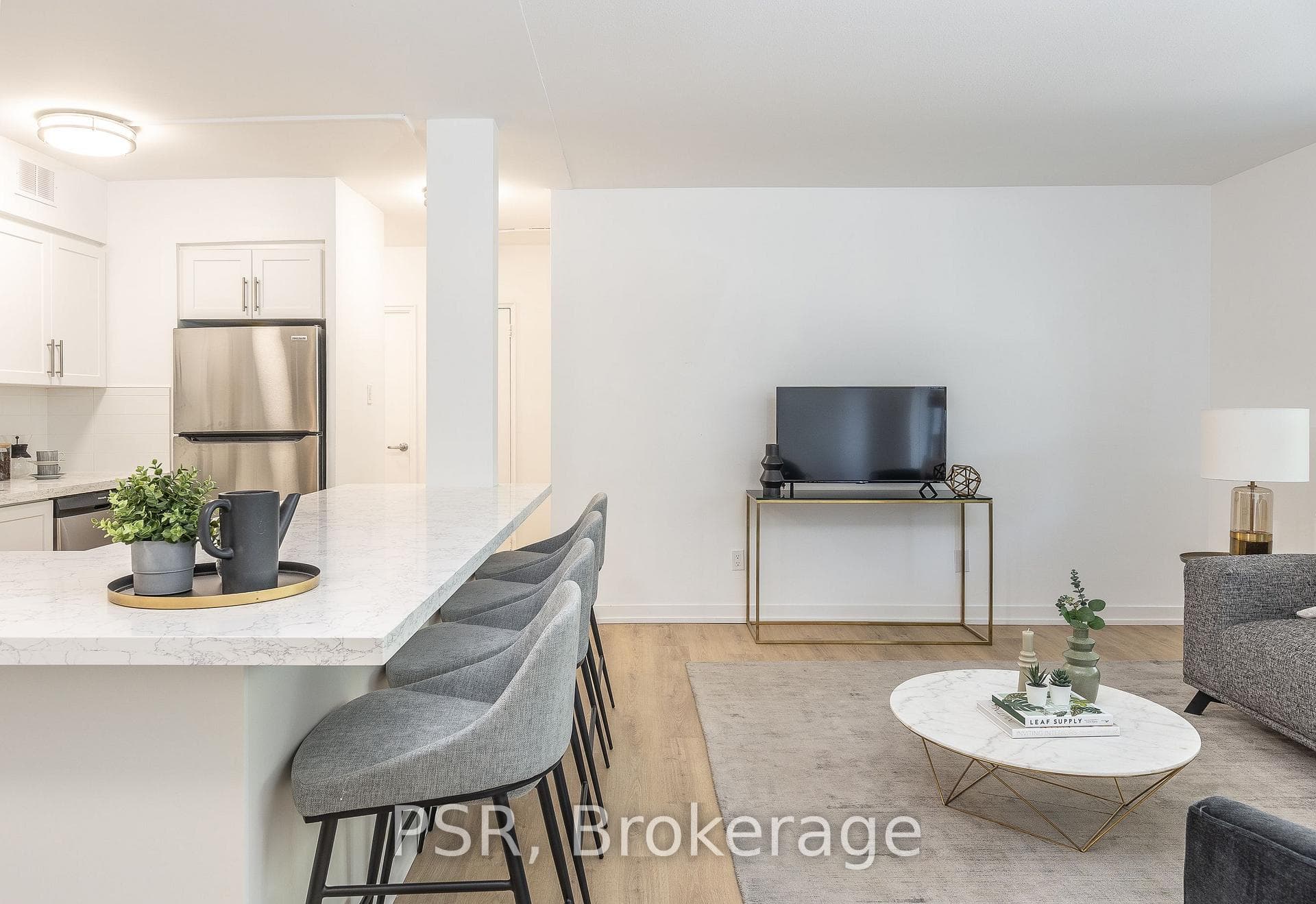 240 MARKLAND Drive Unit 601 photo 11