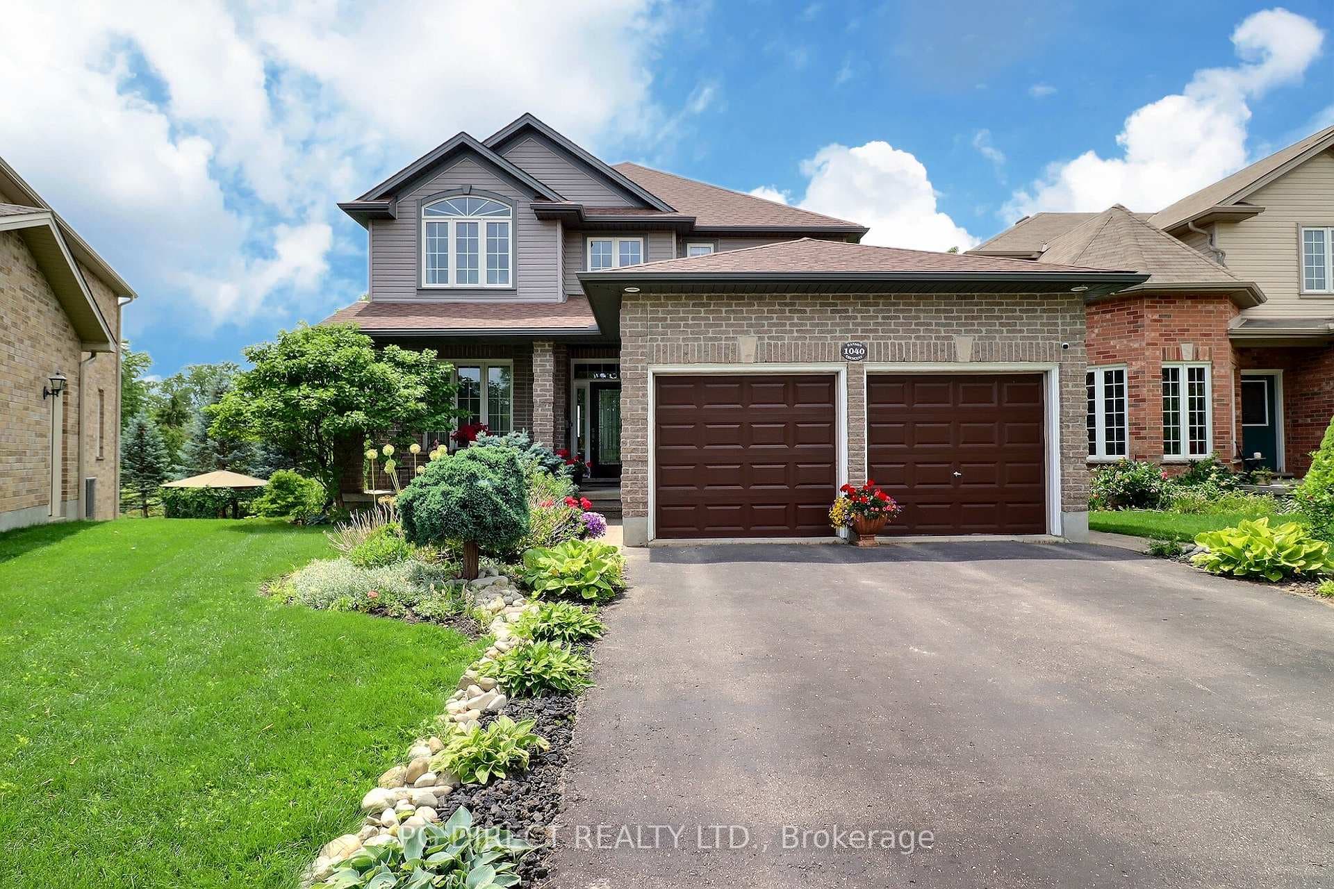 1040 Hanson Crescent photo 3