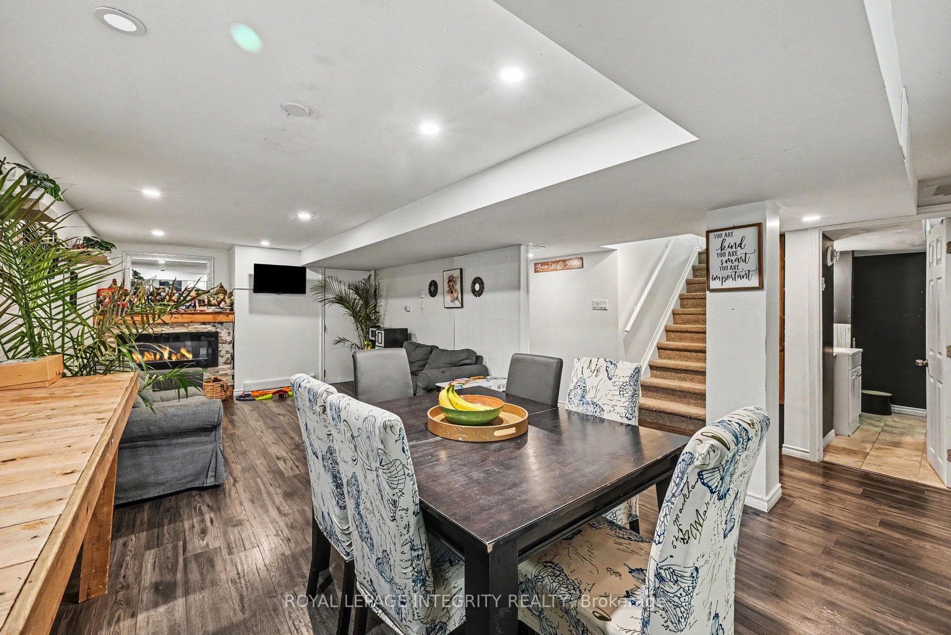 104 Viewmount Drive photo 17