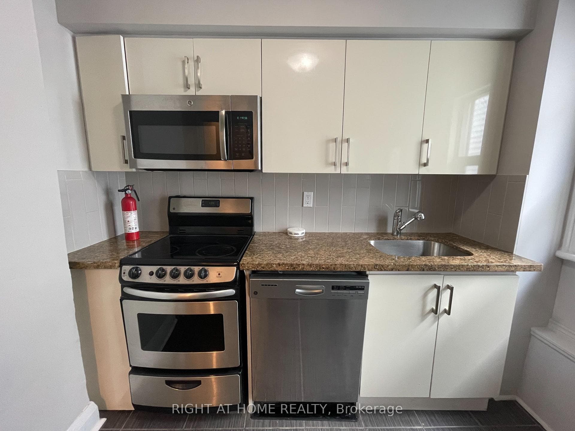 71 Cecil Street Unit 2 photo 2
