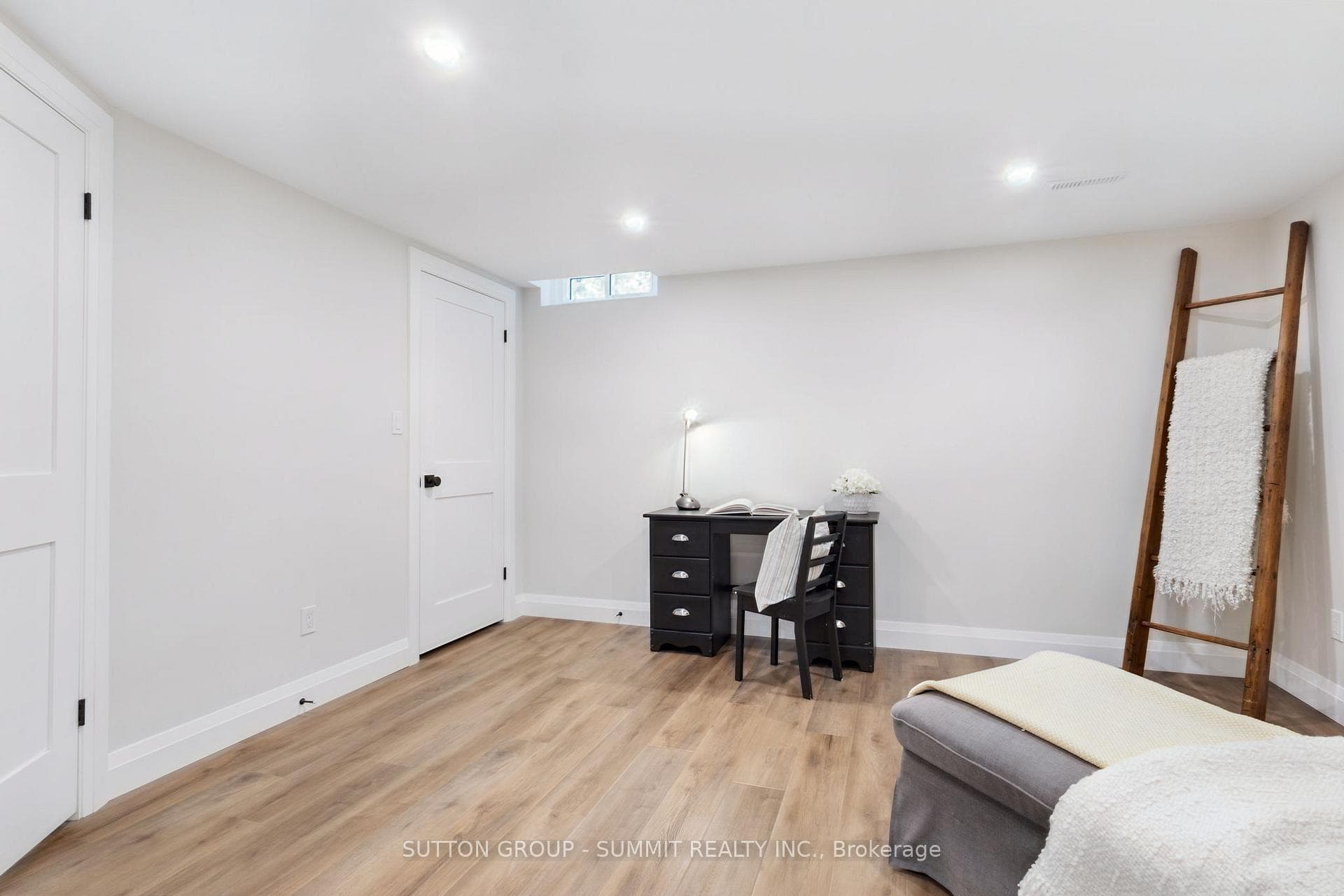 1414 Dewbourne Crescent photo 33