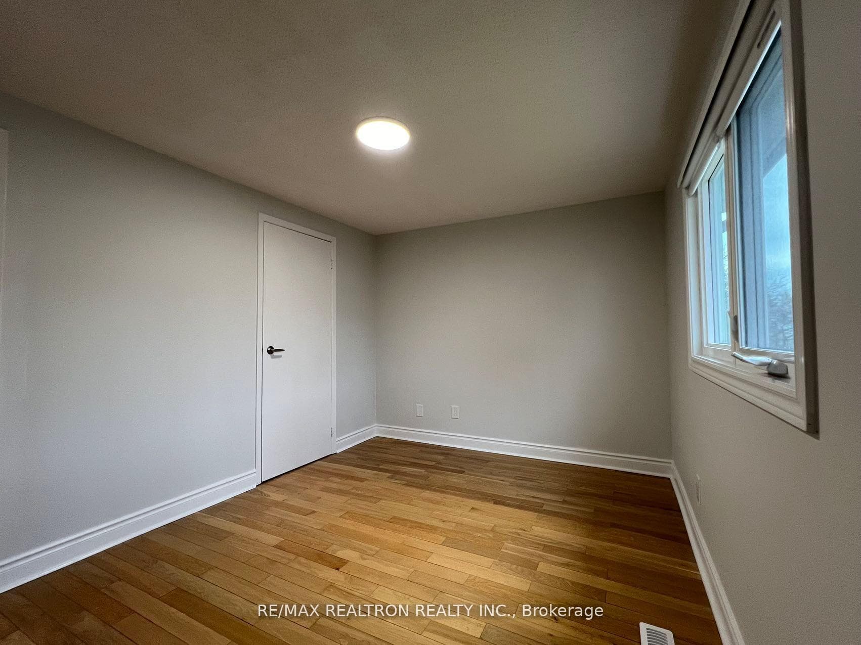 163 Ingleton Boulevard Unit Upper photo 11