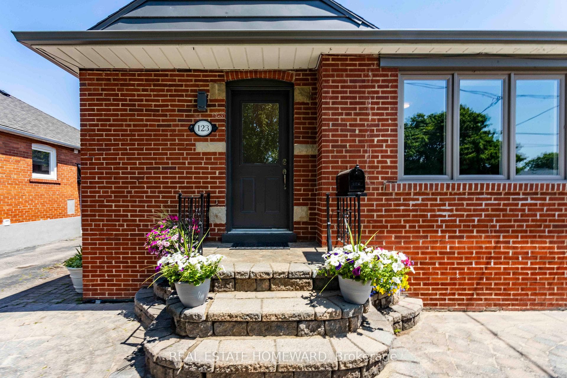 123 Ellington Drive photo 3