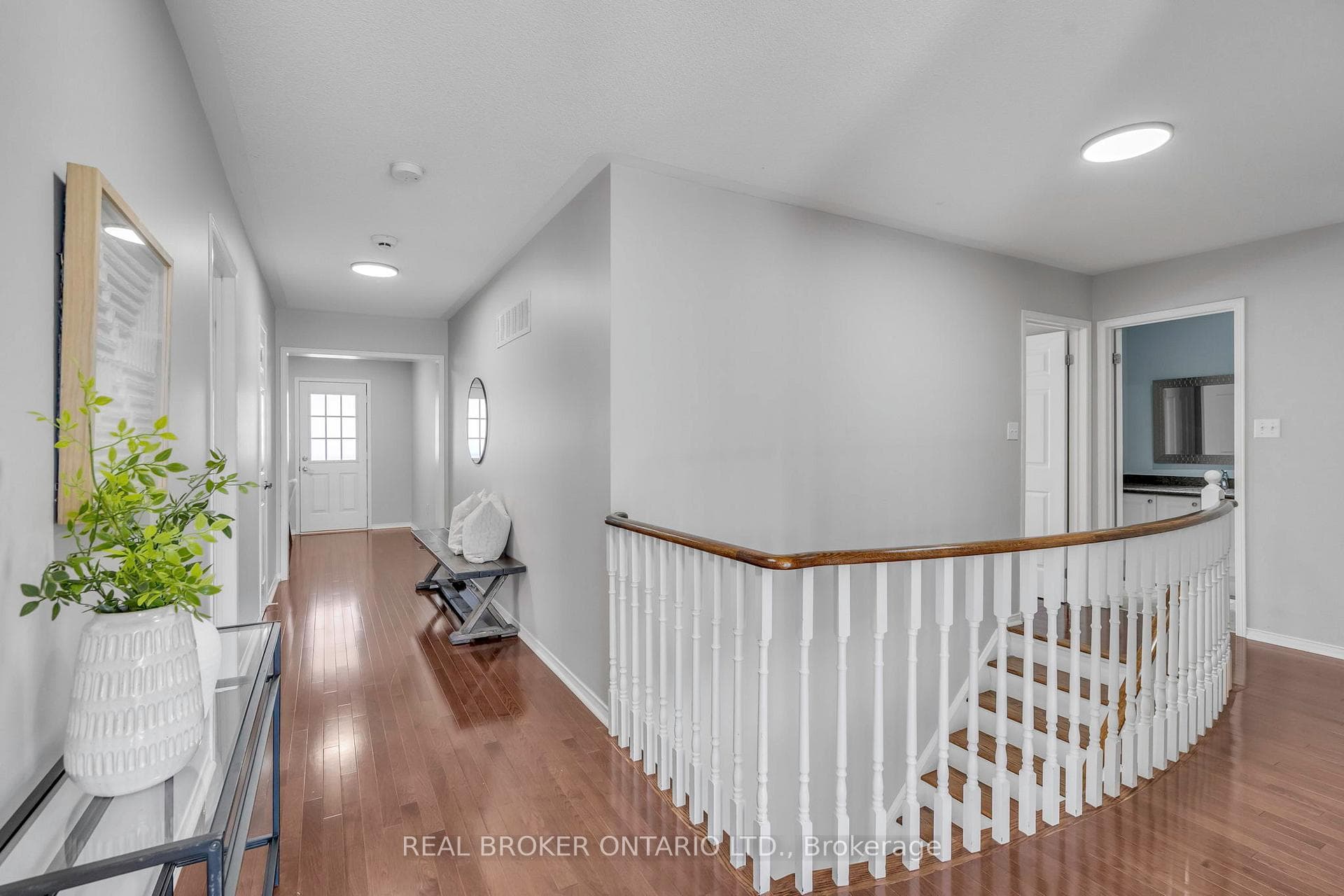 1036 Hemstreet Crescent photo 25