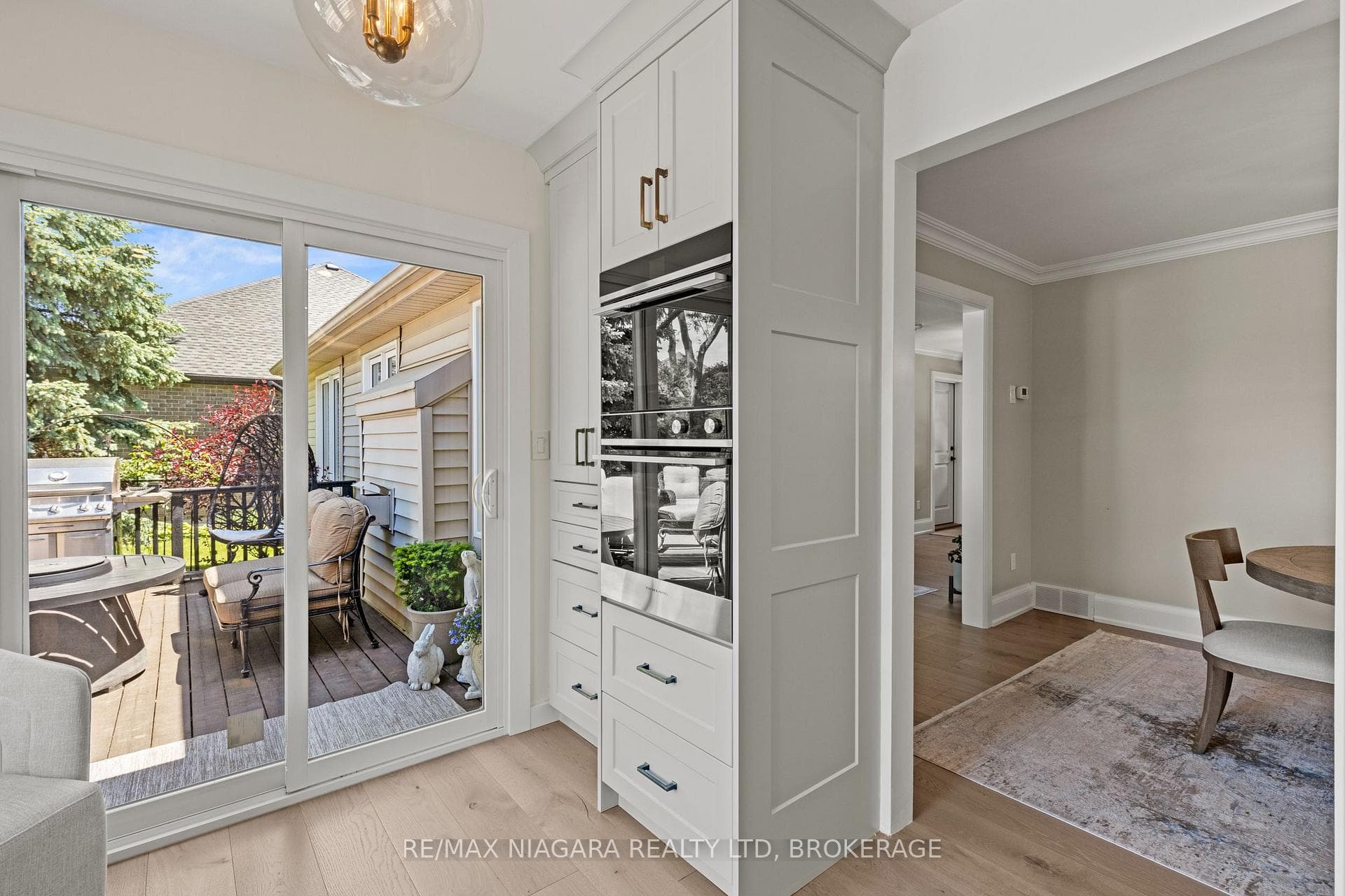 611 Victoria Street photo 22