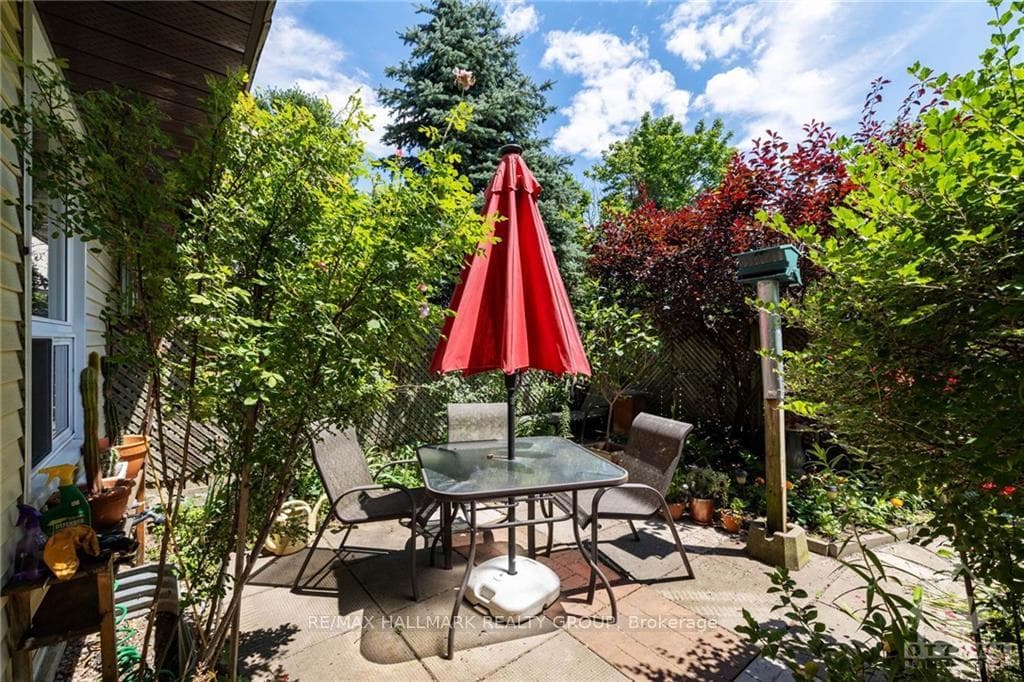 289 PICKFORD Drive photo 30