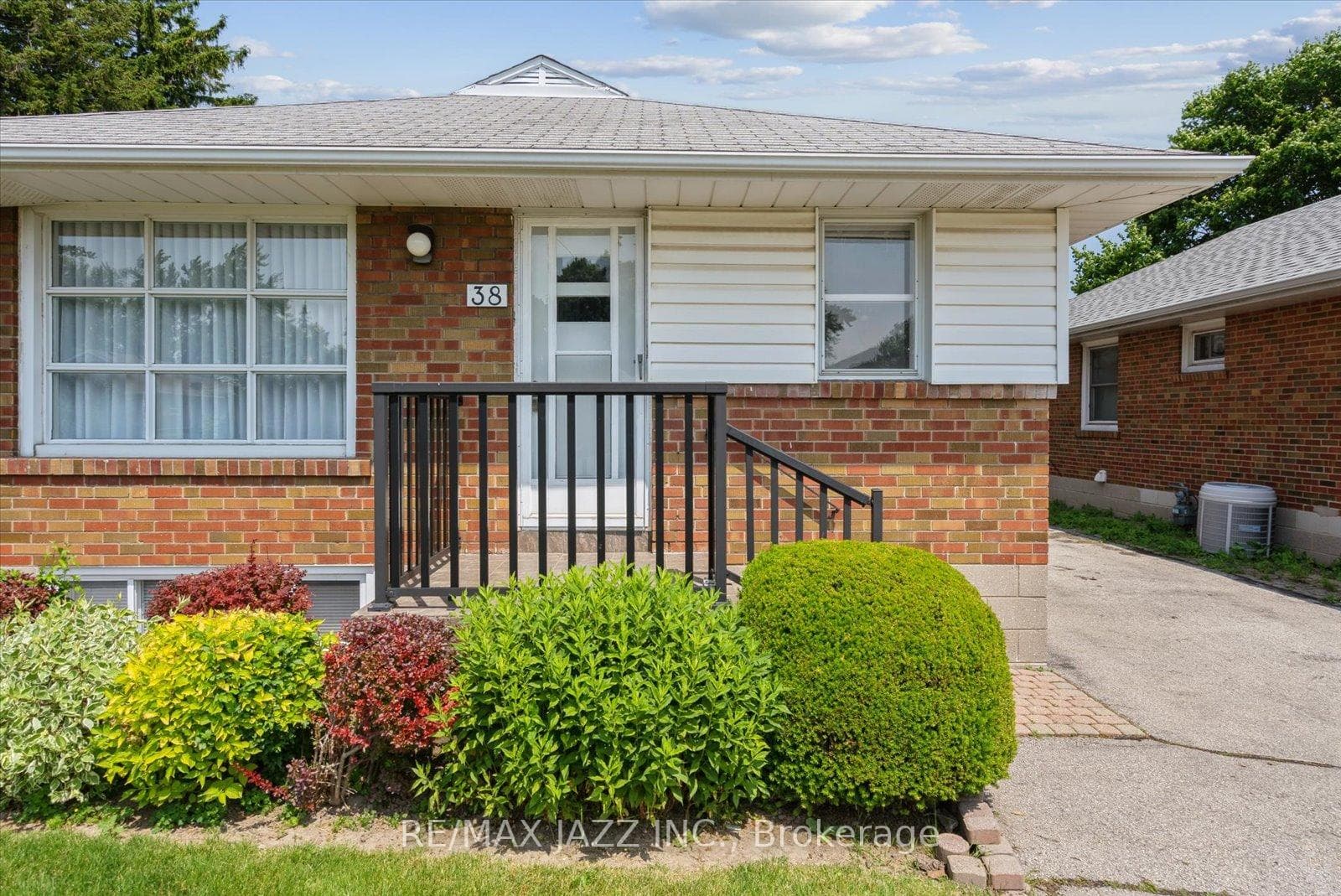 38 Terraview Boulevard photo 2