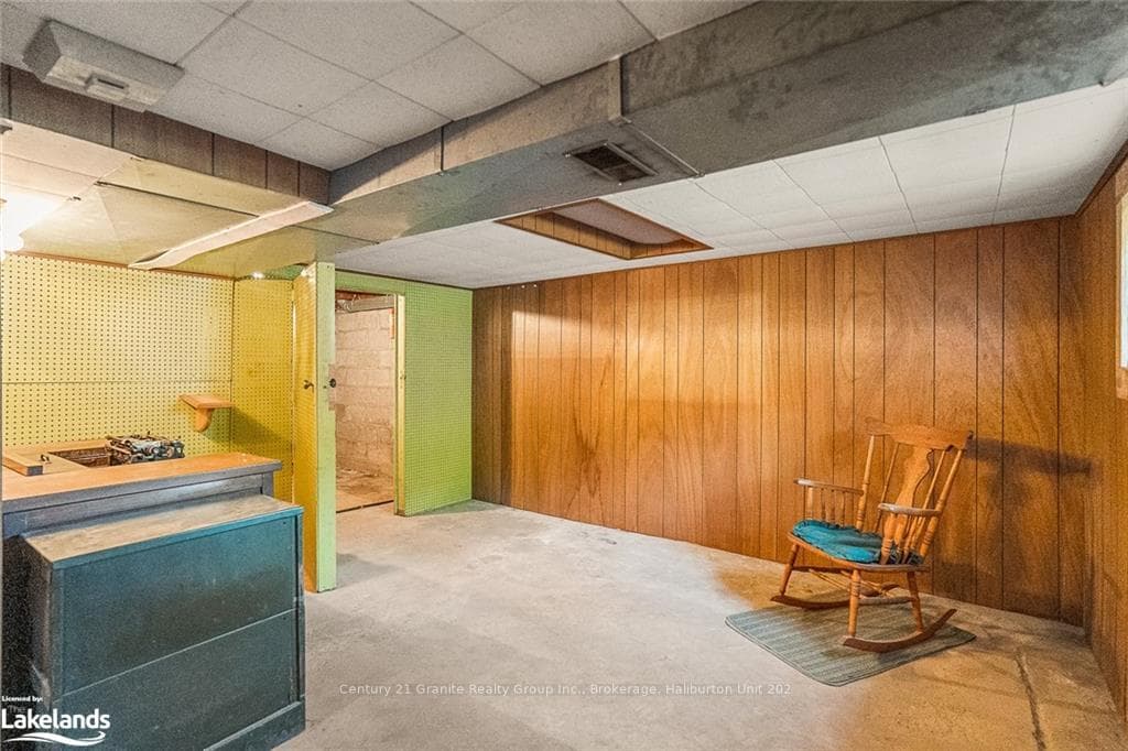 136 HIGHLAND Street photo 33