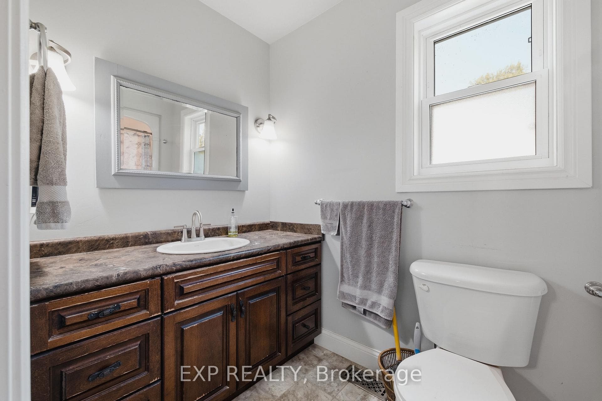 14 Regency Drive photo 22