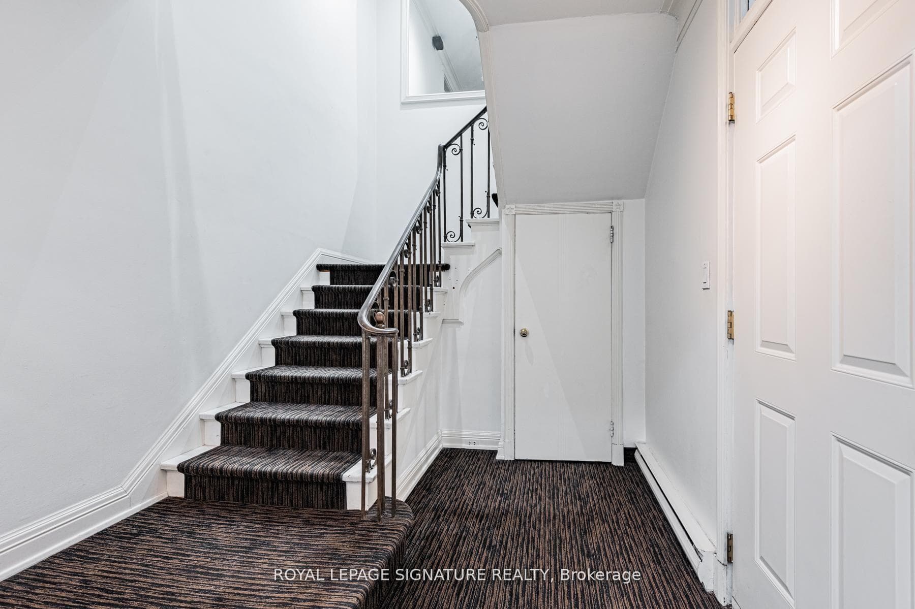 435 Eglinton Avenue photo 35