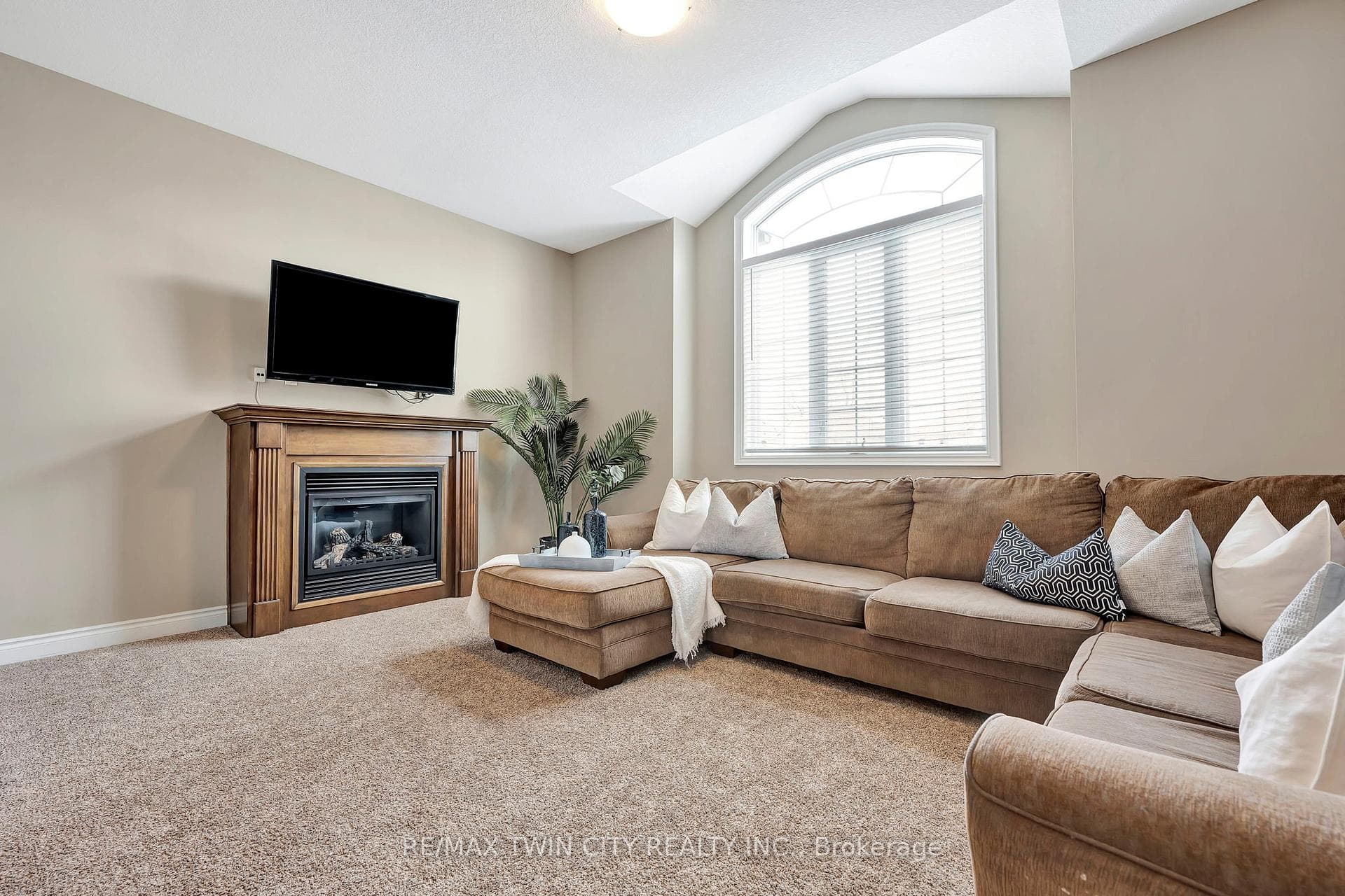 111 Robert Simone Way photo 16