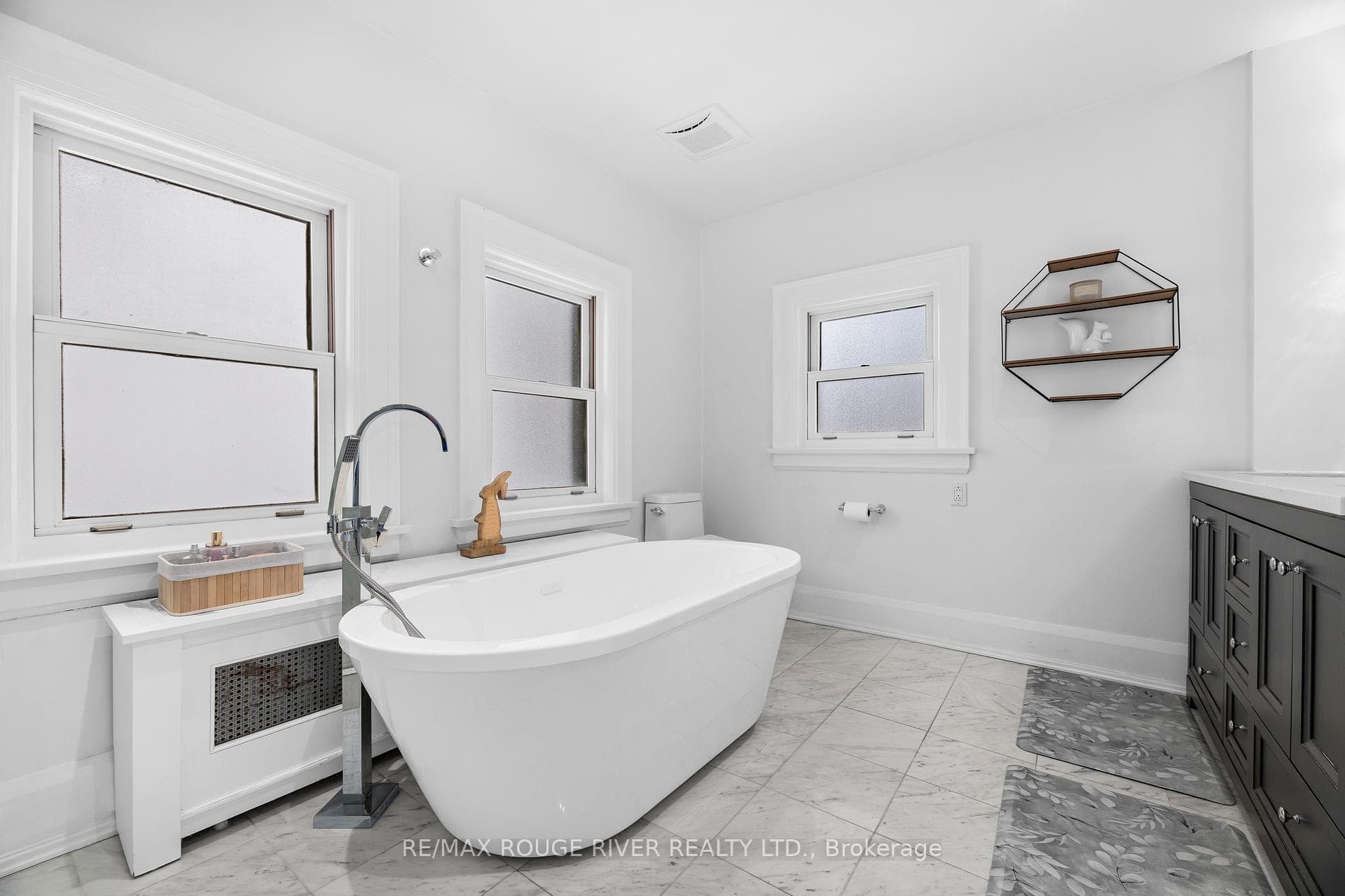 Stand Alone tub in Ensuite
