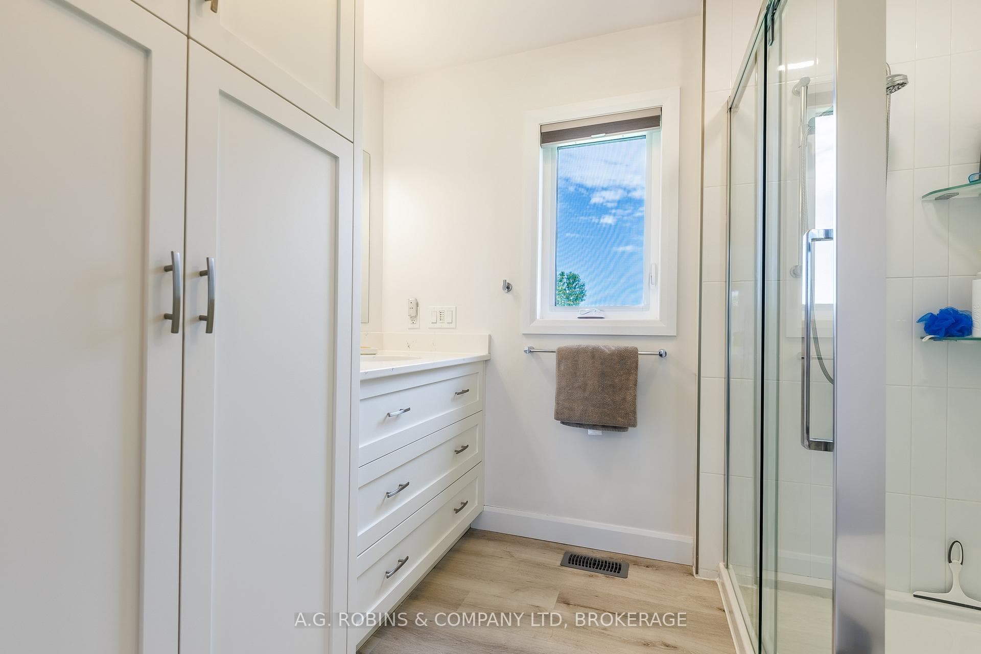 11716 LAKESHORE Road photo 33