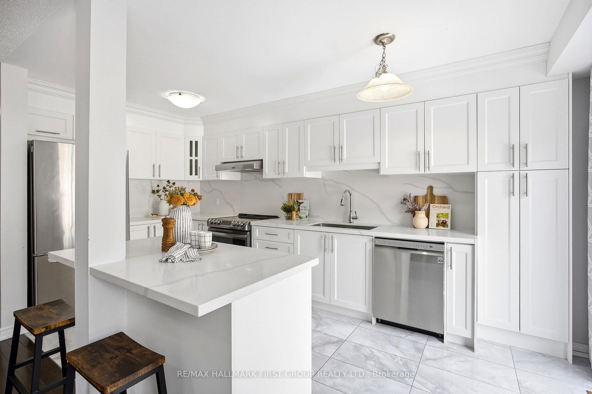 2405 Hill Rise Street photo 16