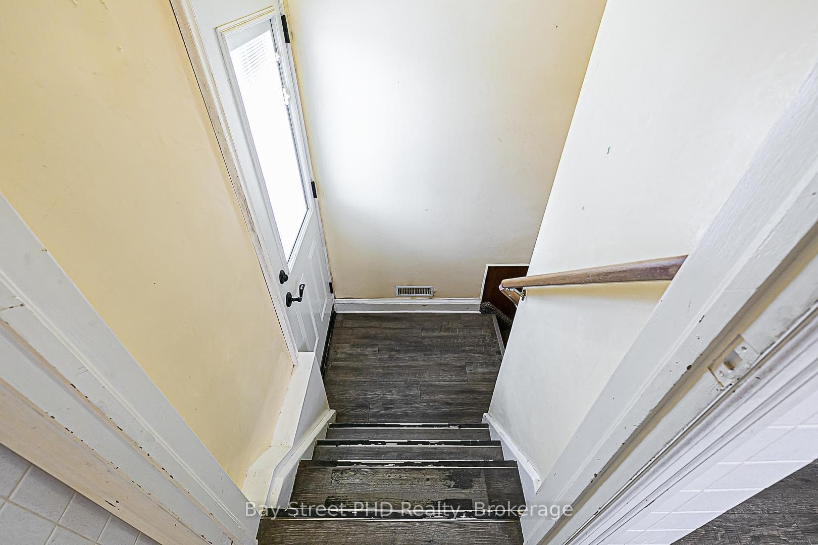 19 Herbert Avenue photo 27