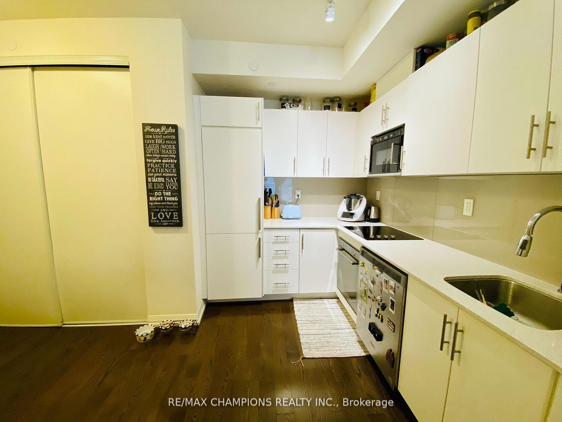 460 Adelaide Street Unit 523 photo 4