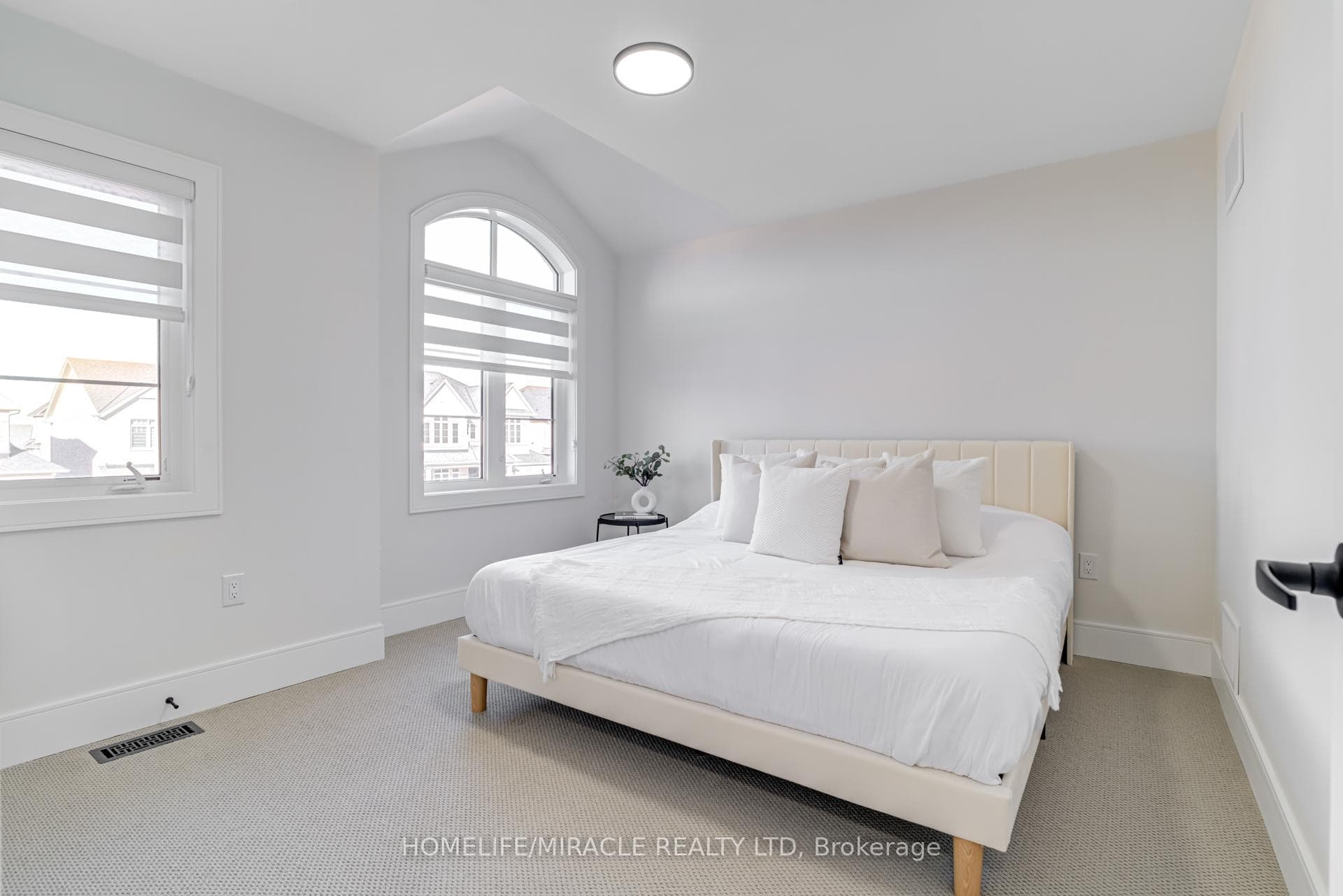 1177 Wickham Road photo 30