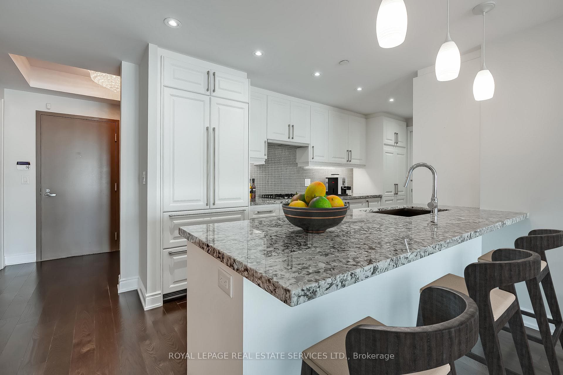 3500 Lakeshore Road Unit 216 photo 4