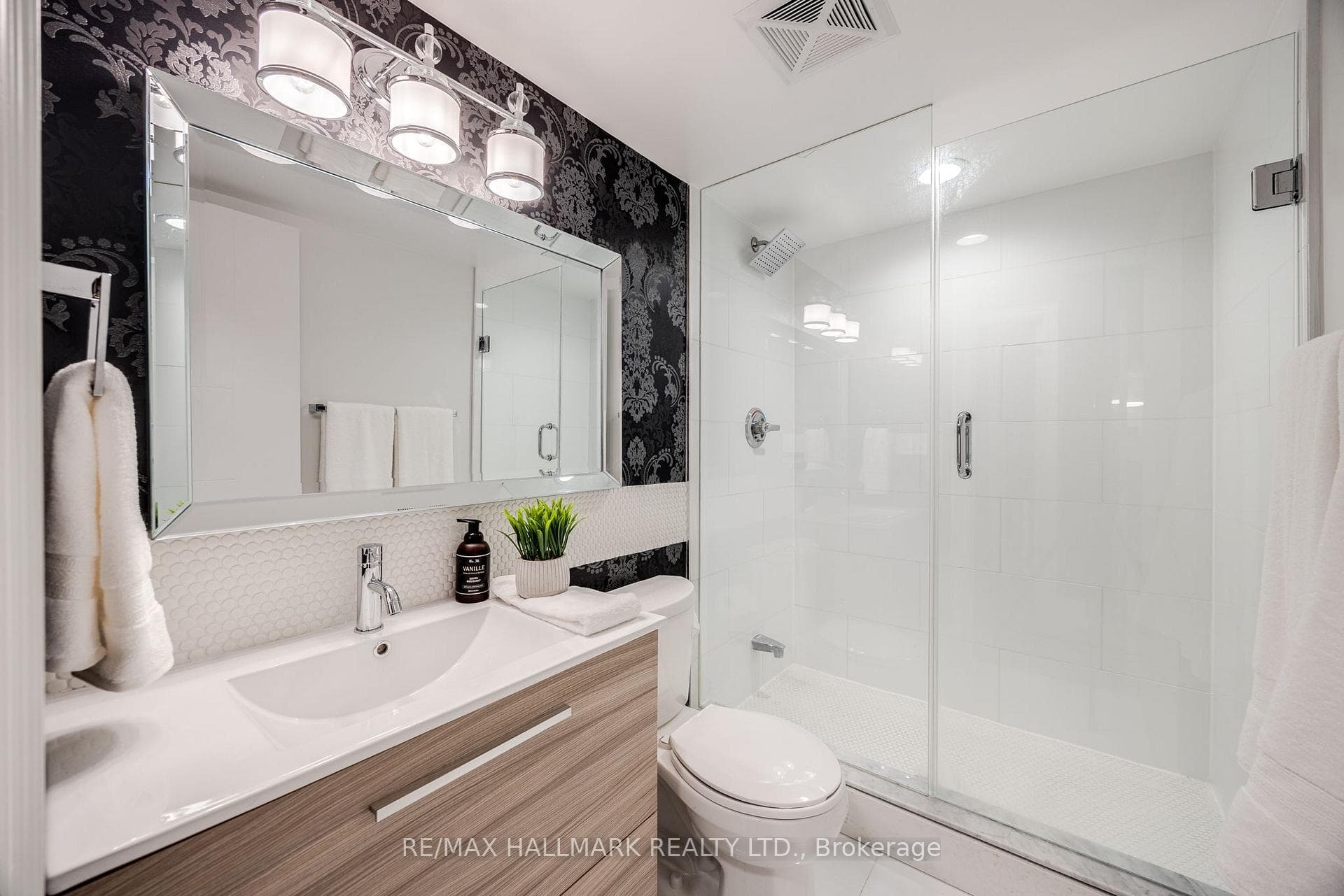 212 Eglinton Avenue Unit 804 photo 20