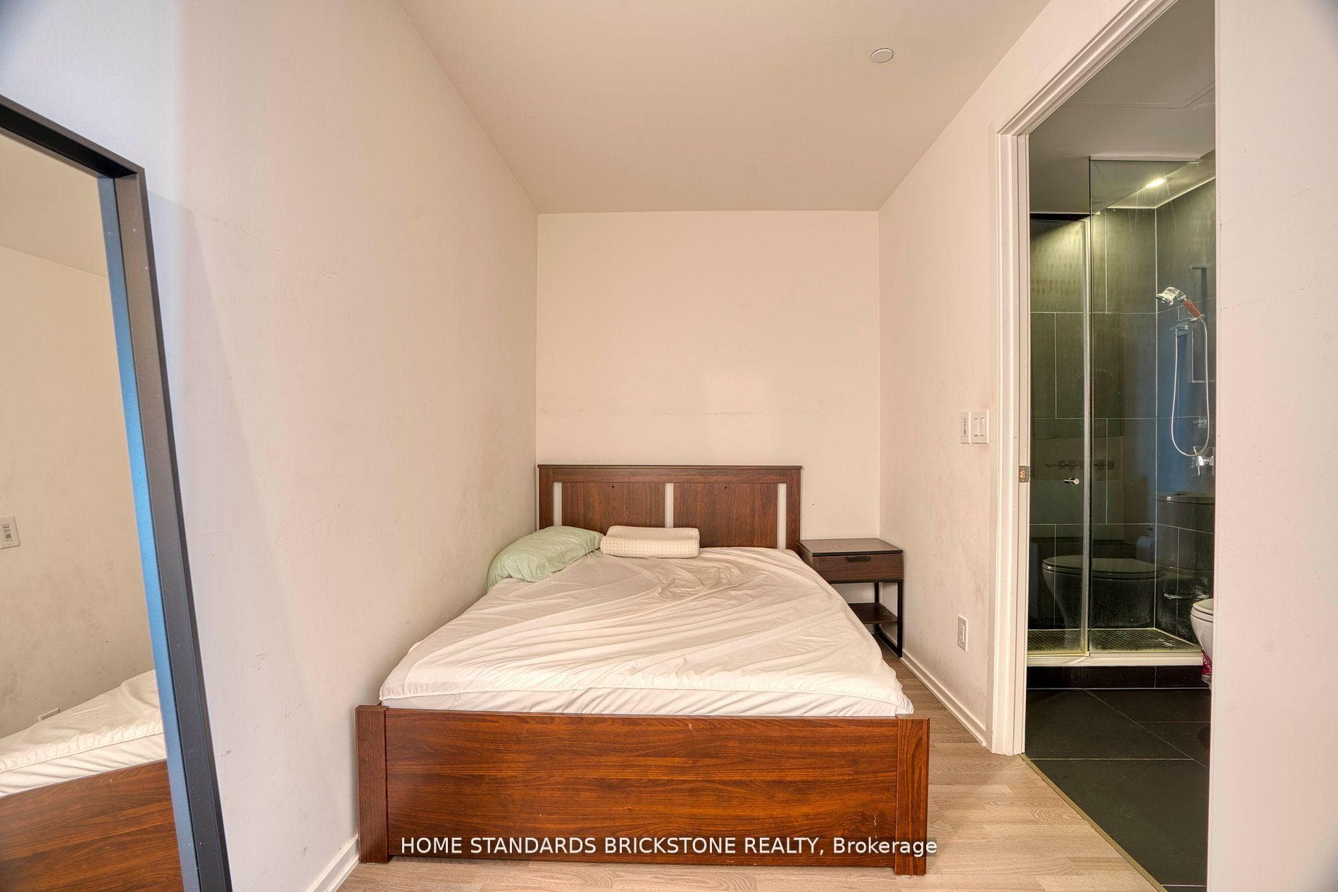 1 Bloor Street Unit 1609 photo 15