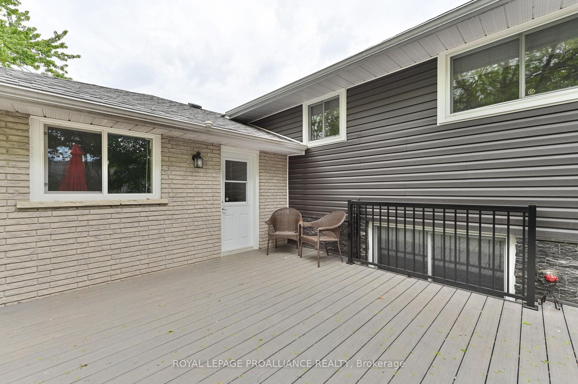595 Victoria Avenue photo 29