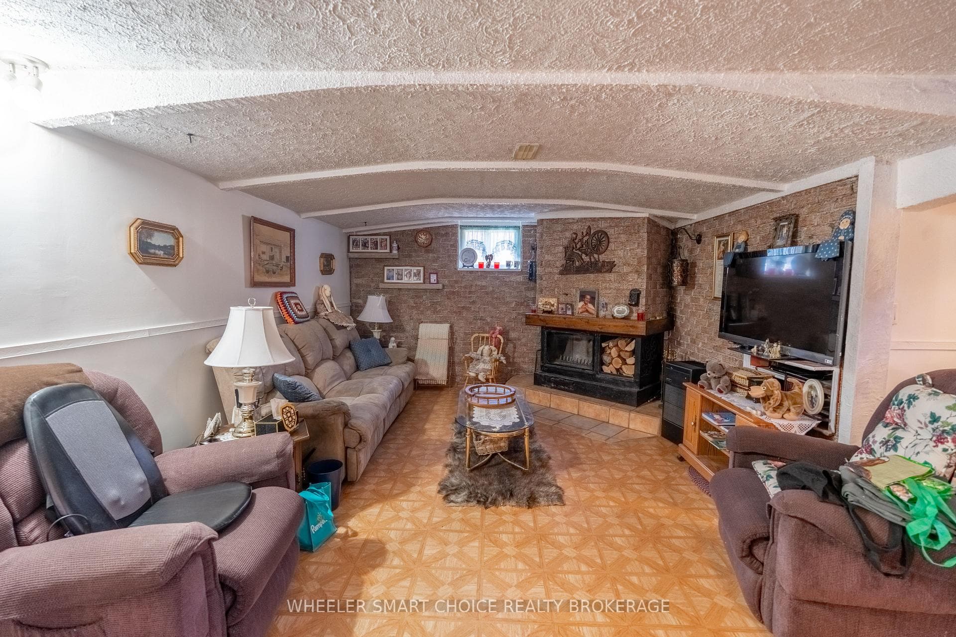 542 Anthony Street photo 17