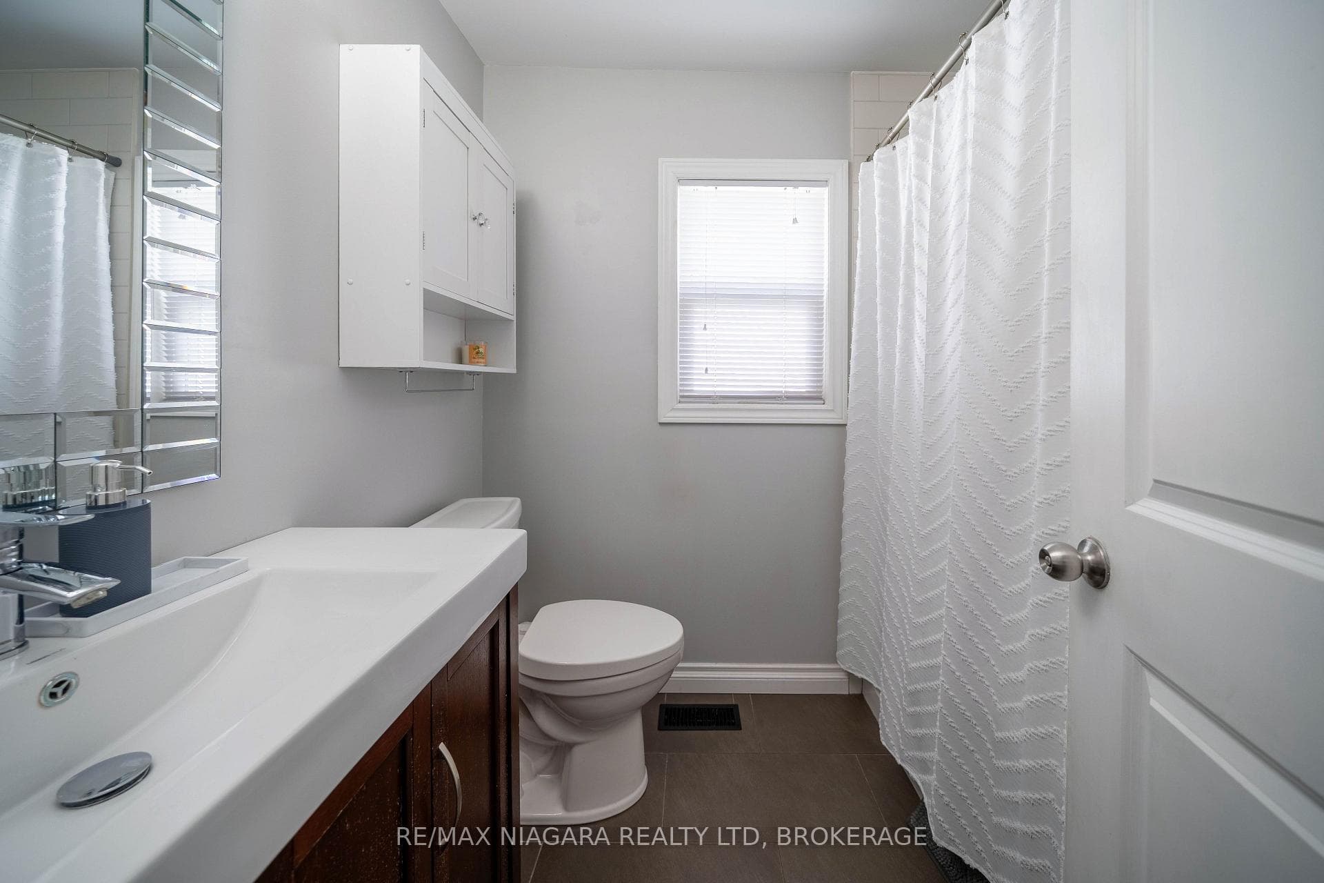 33 Bloomfield Avenue photo 24