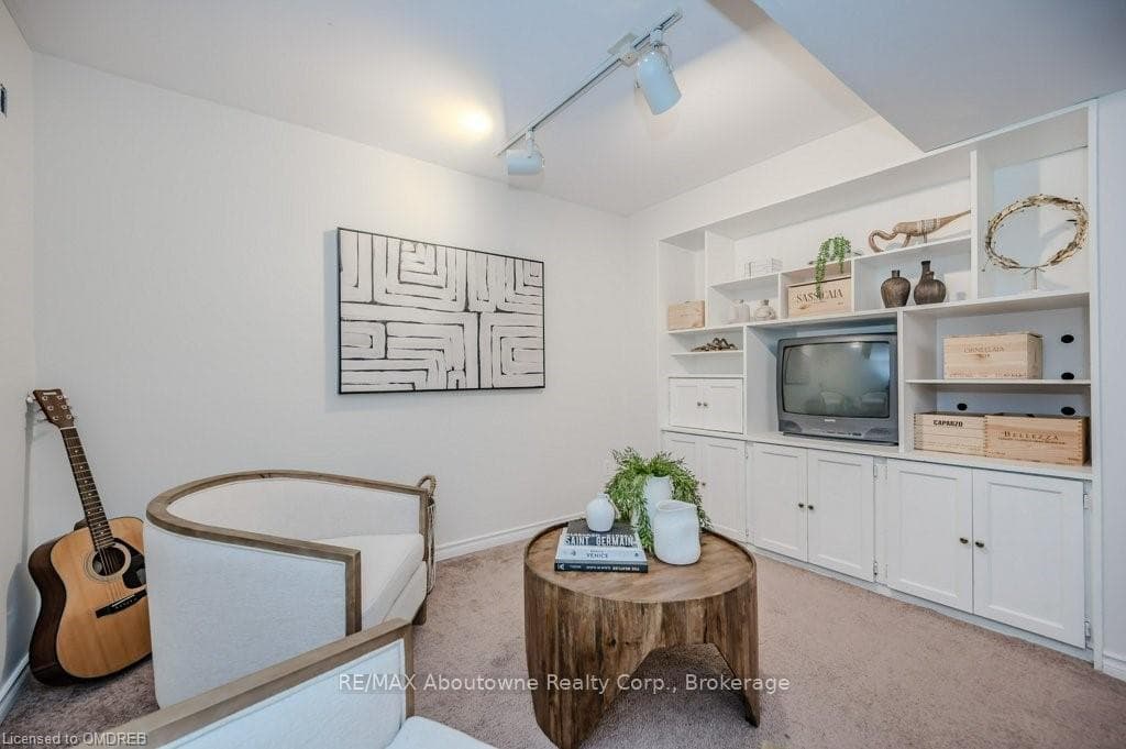 1274 BARBERRY N/A photo 21