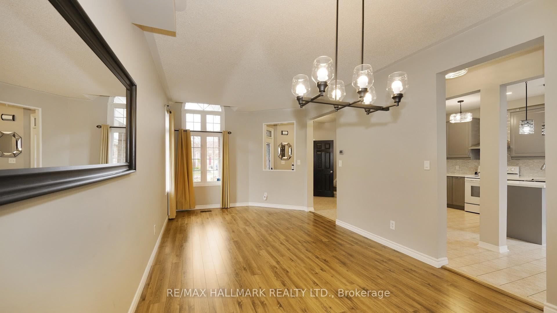 1035 Beatrice Street photo 6