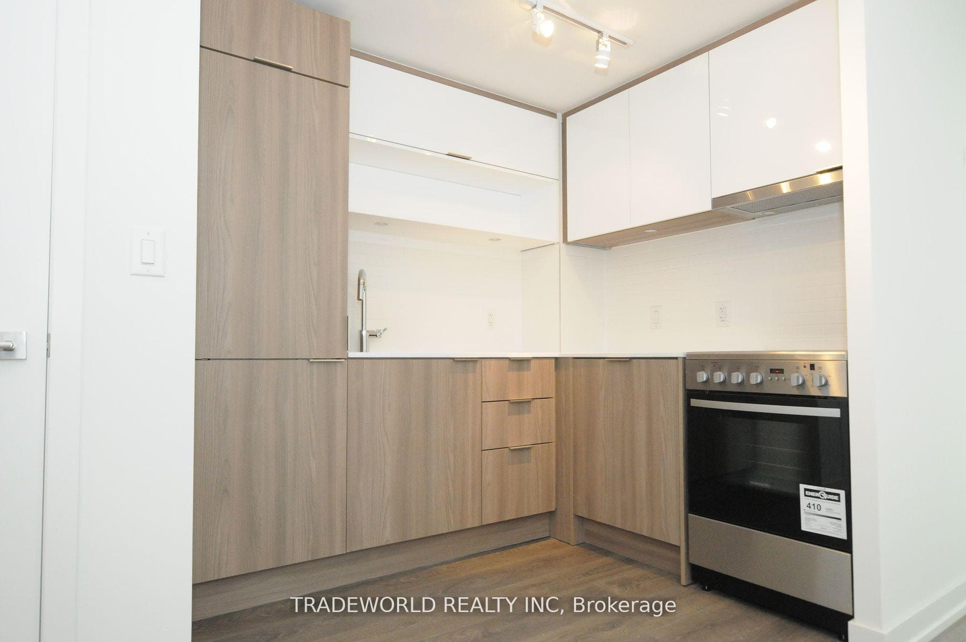 159 Wellesley Street Unit 2202 photo 9
