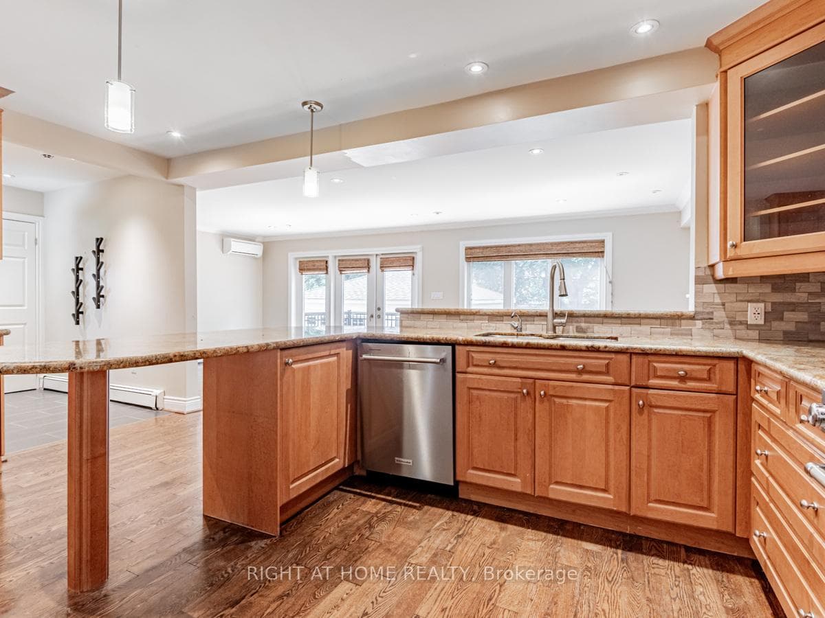 219 Briar Hill Avenue photo 11