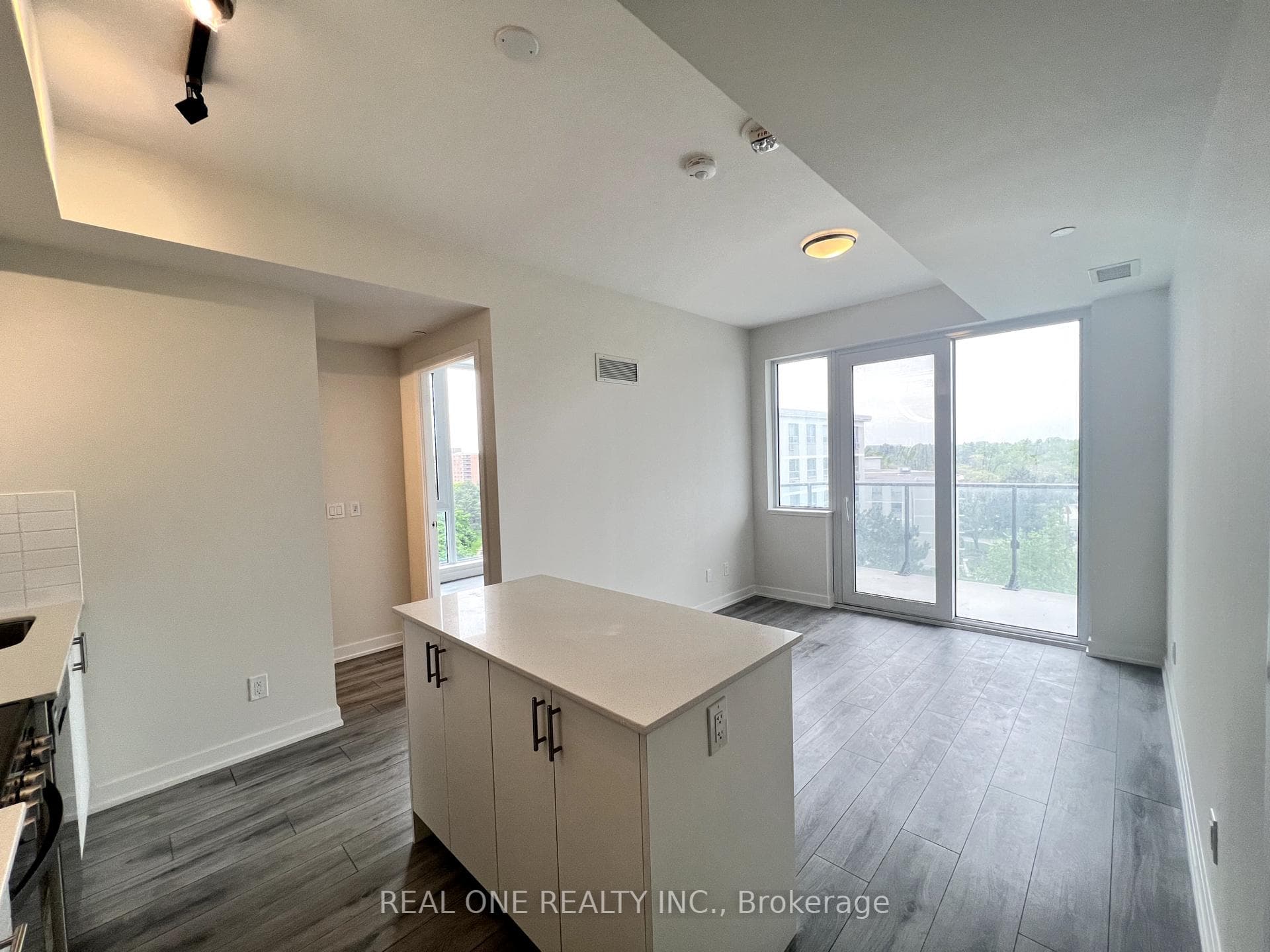 5220 yonge Street Unit 605 photo 4