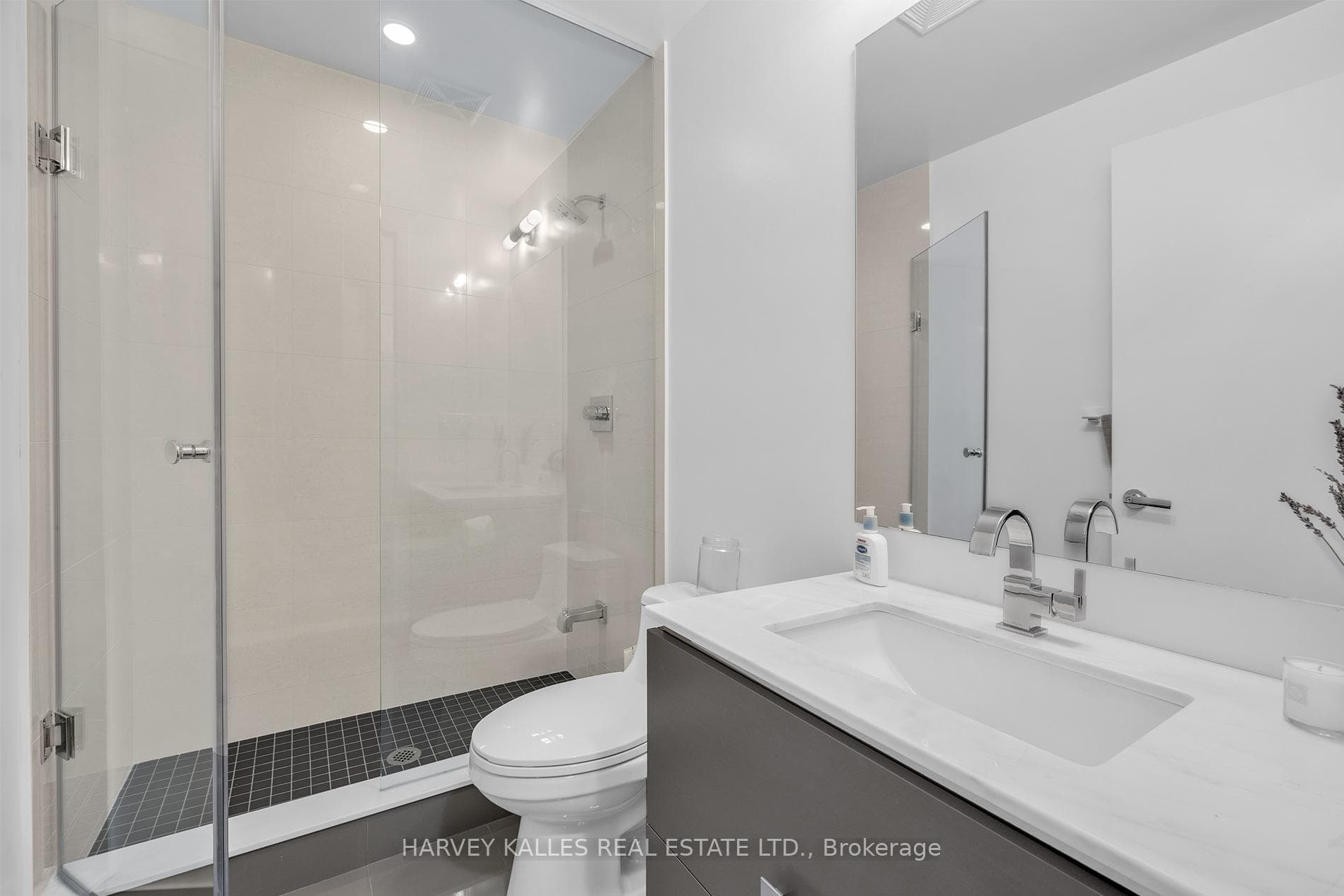 1830 Bloor Street Unit 105 photo 18