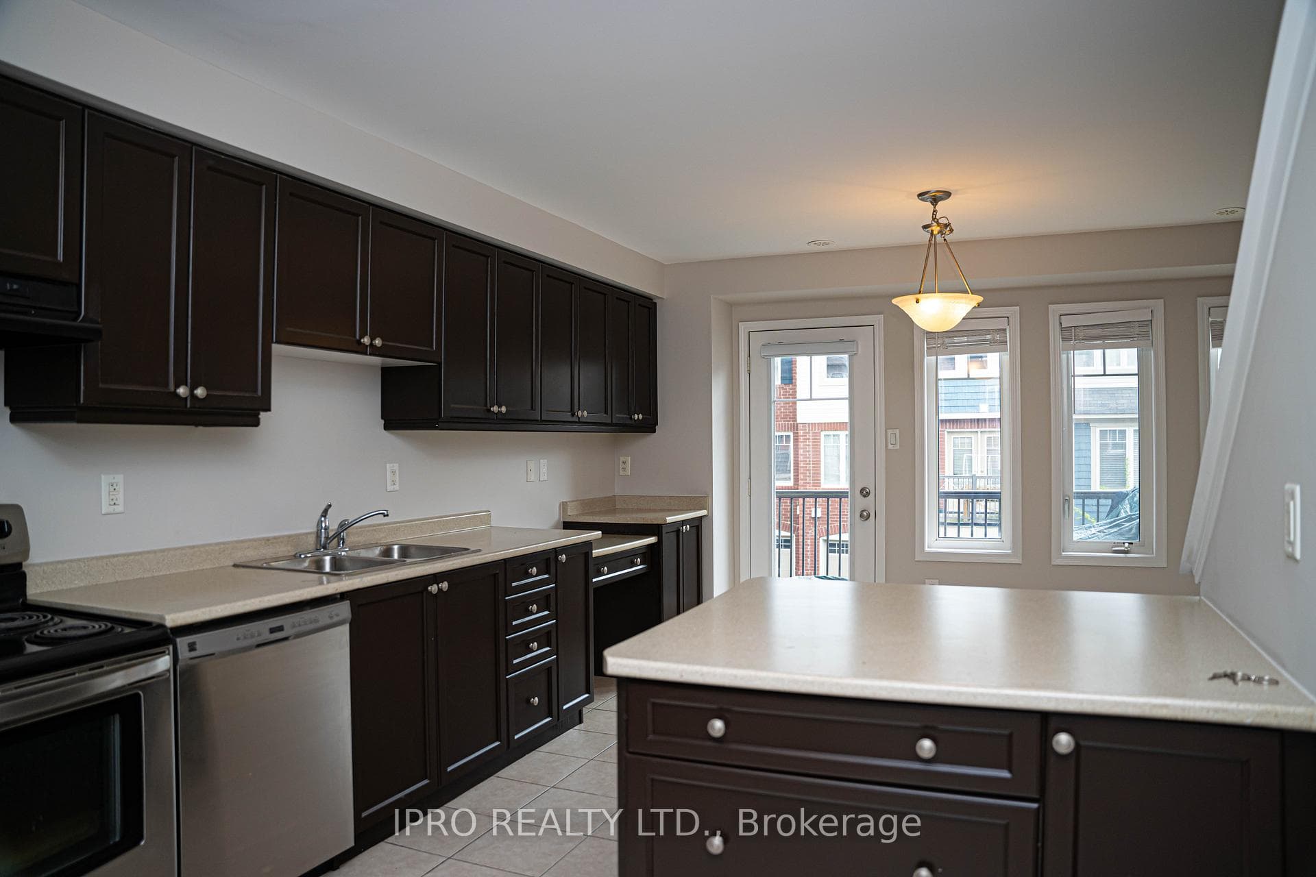 6020 Derry Road Unit 28 photo 5