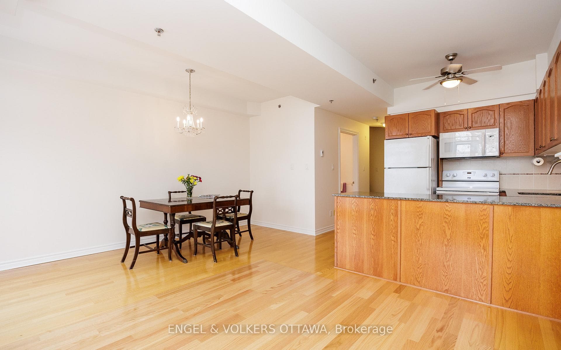 6 GROVE Avenue Unit 305 photo 12