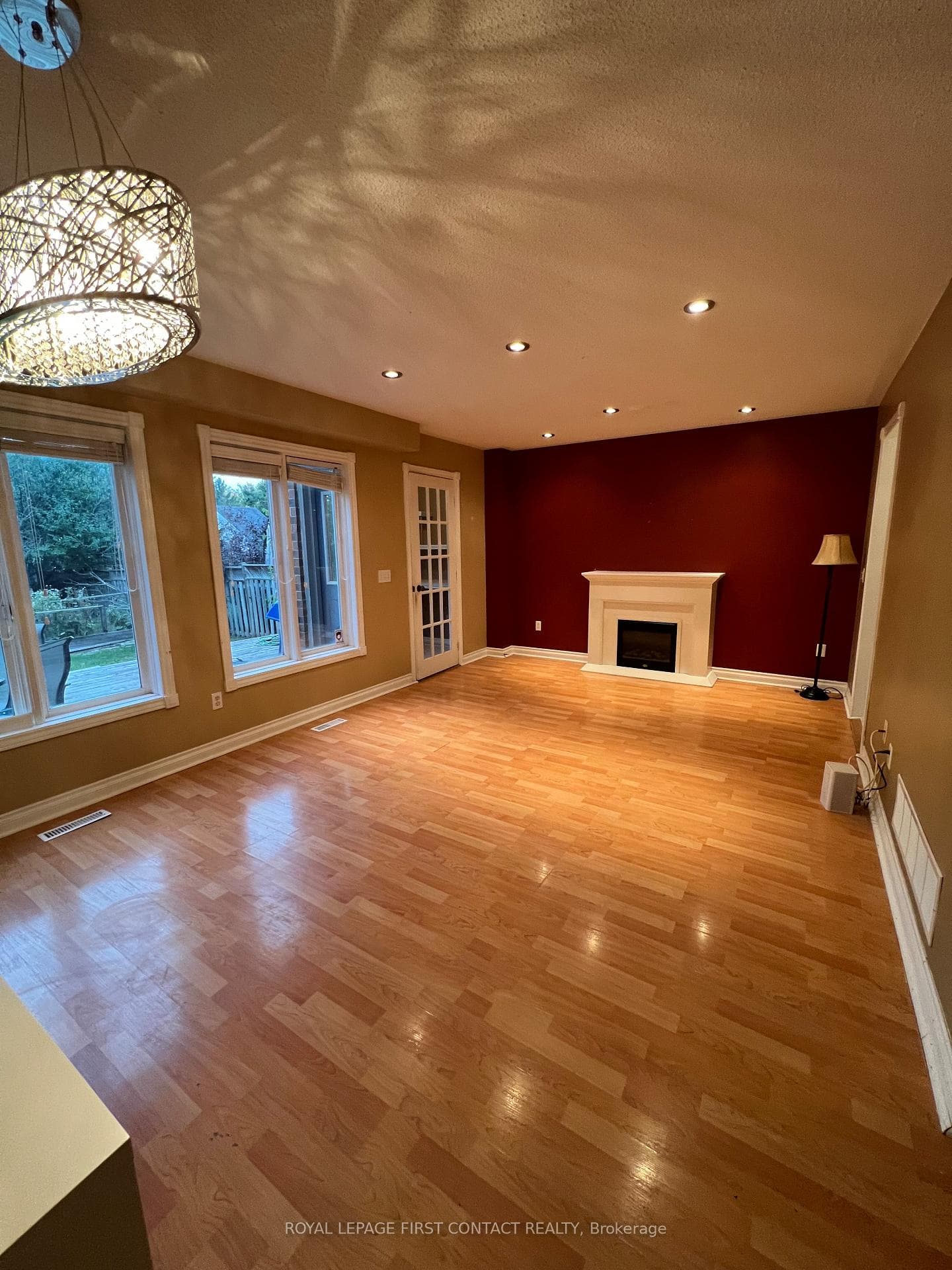 384 Thompson Road photo 3