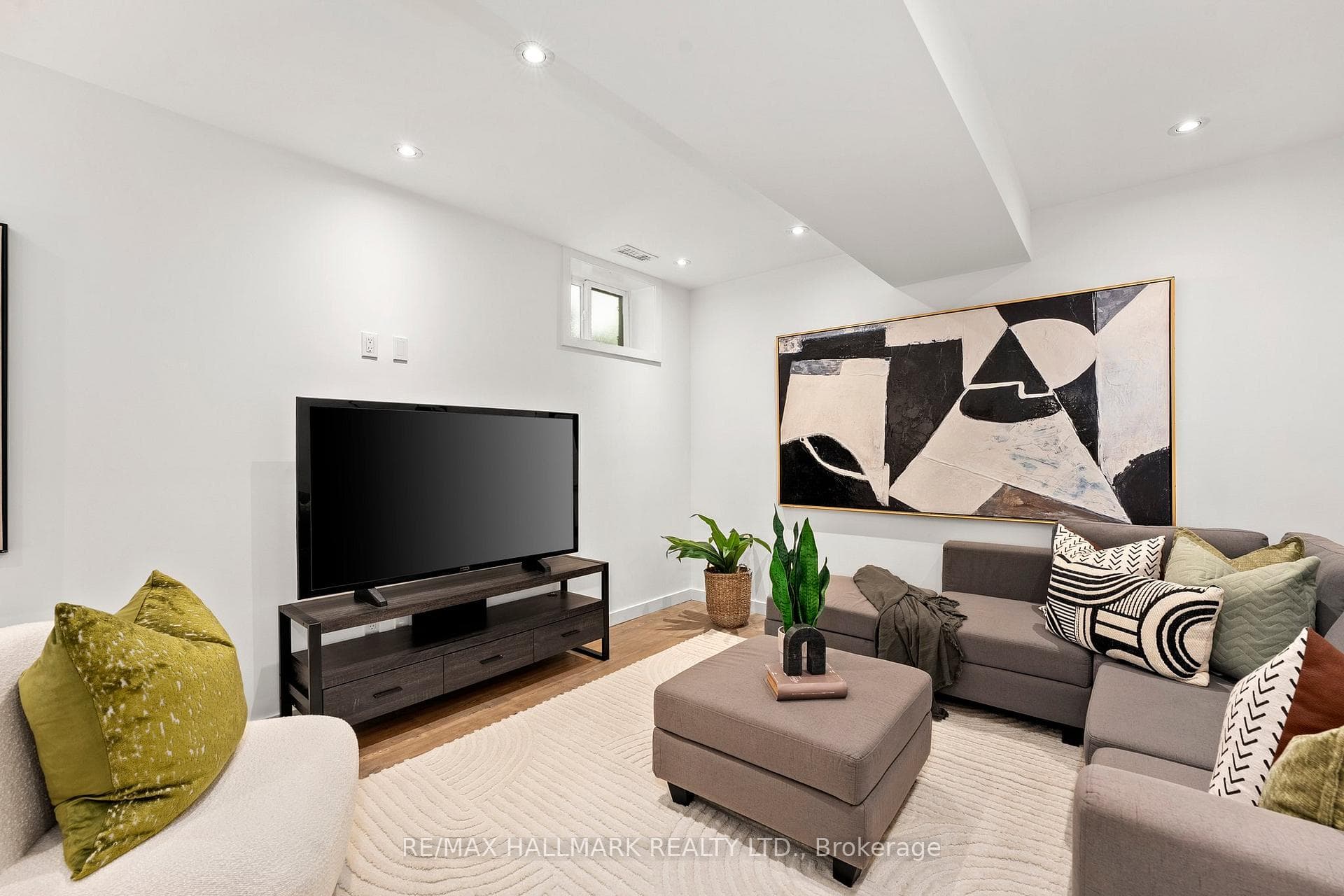 17 Athletic Avenue photo 20