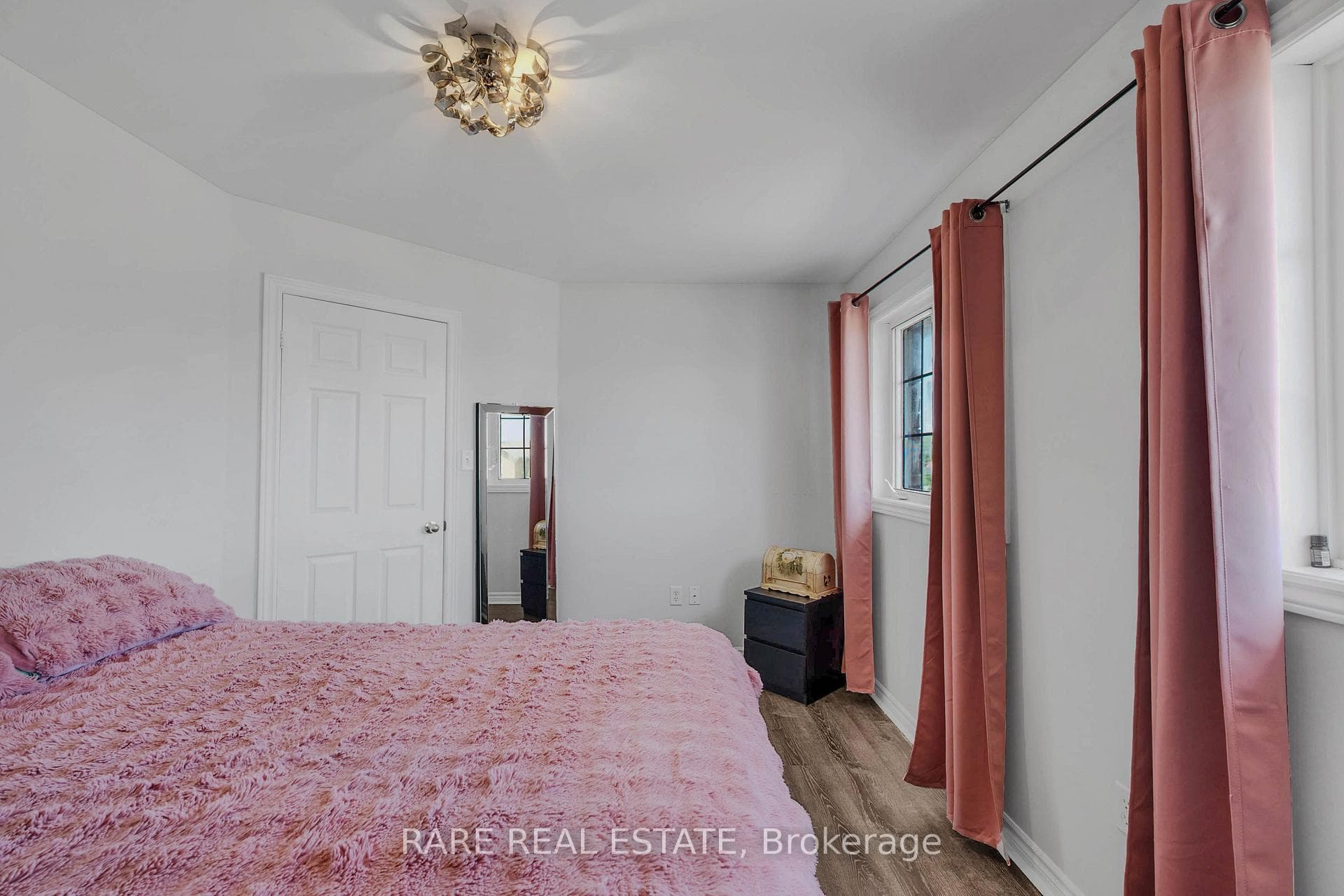 2104 OSBOND Road photo 33