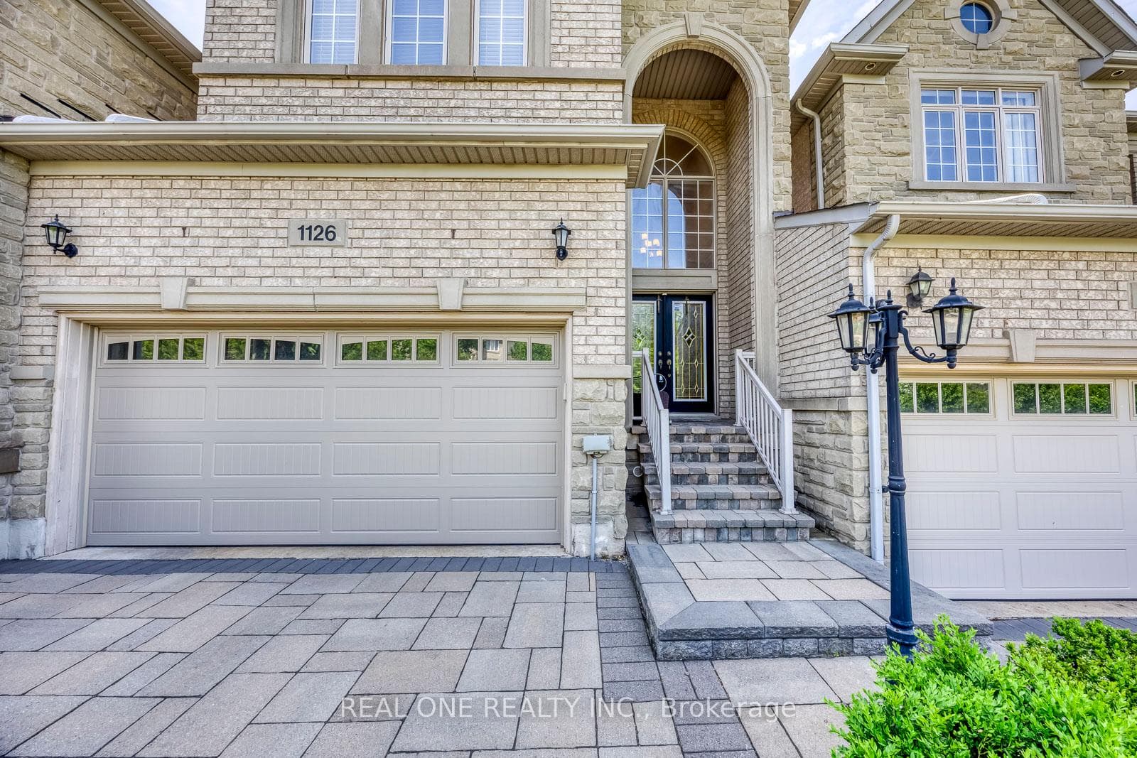 1126 Woodington Lane photo 2