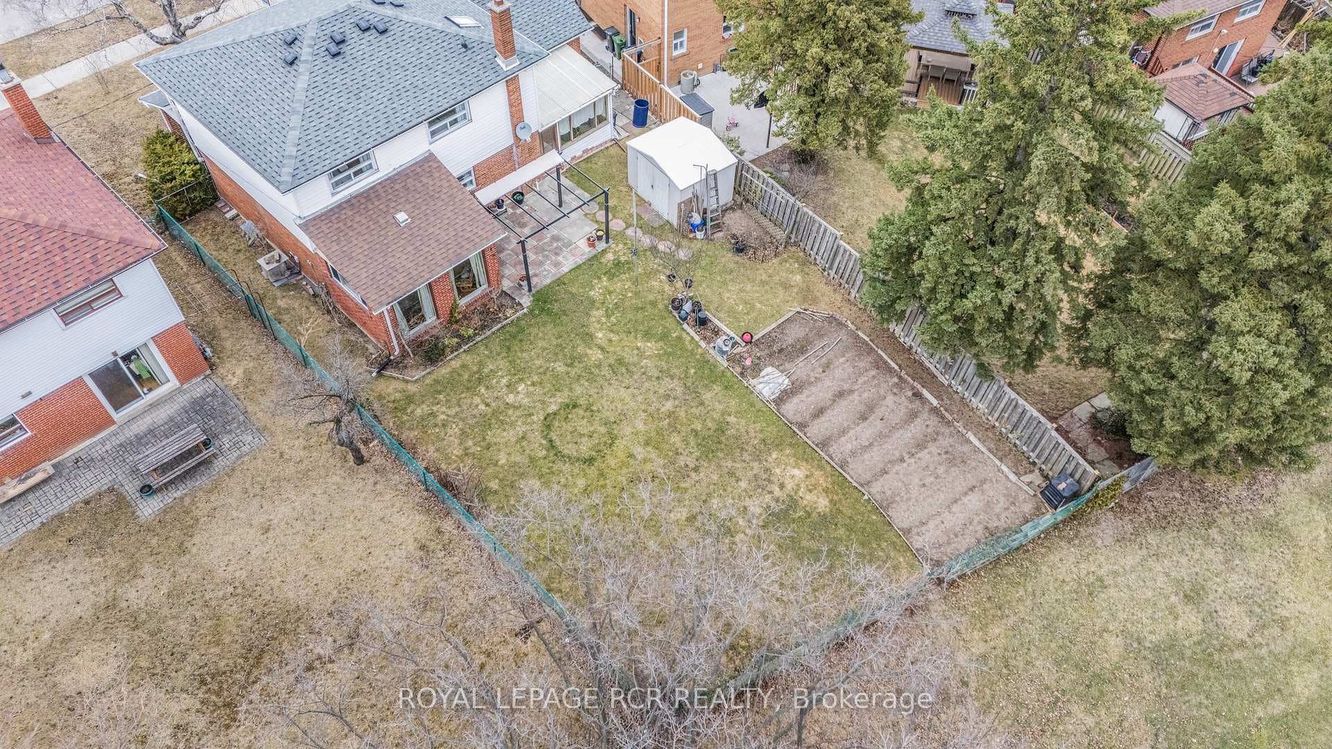 77 Shendale Drive photo 32