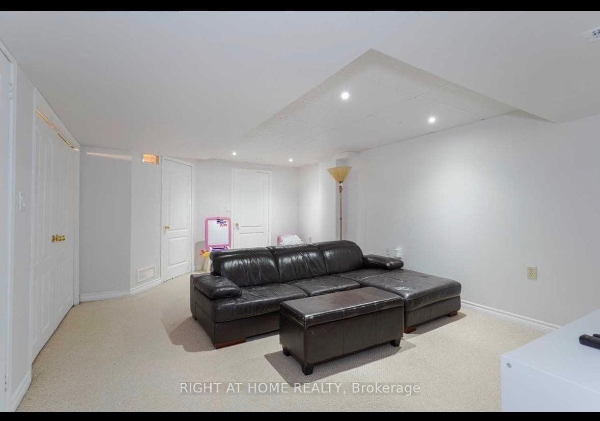 6399 Spinnaker Circle Unit 121 photo 11