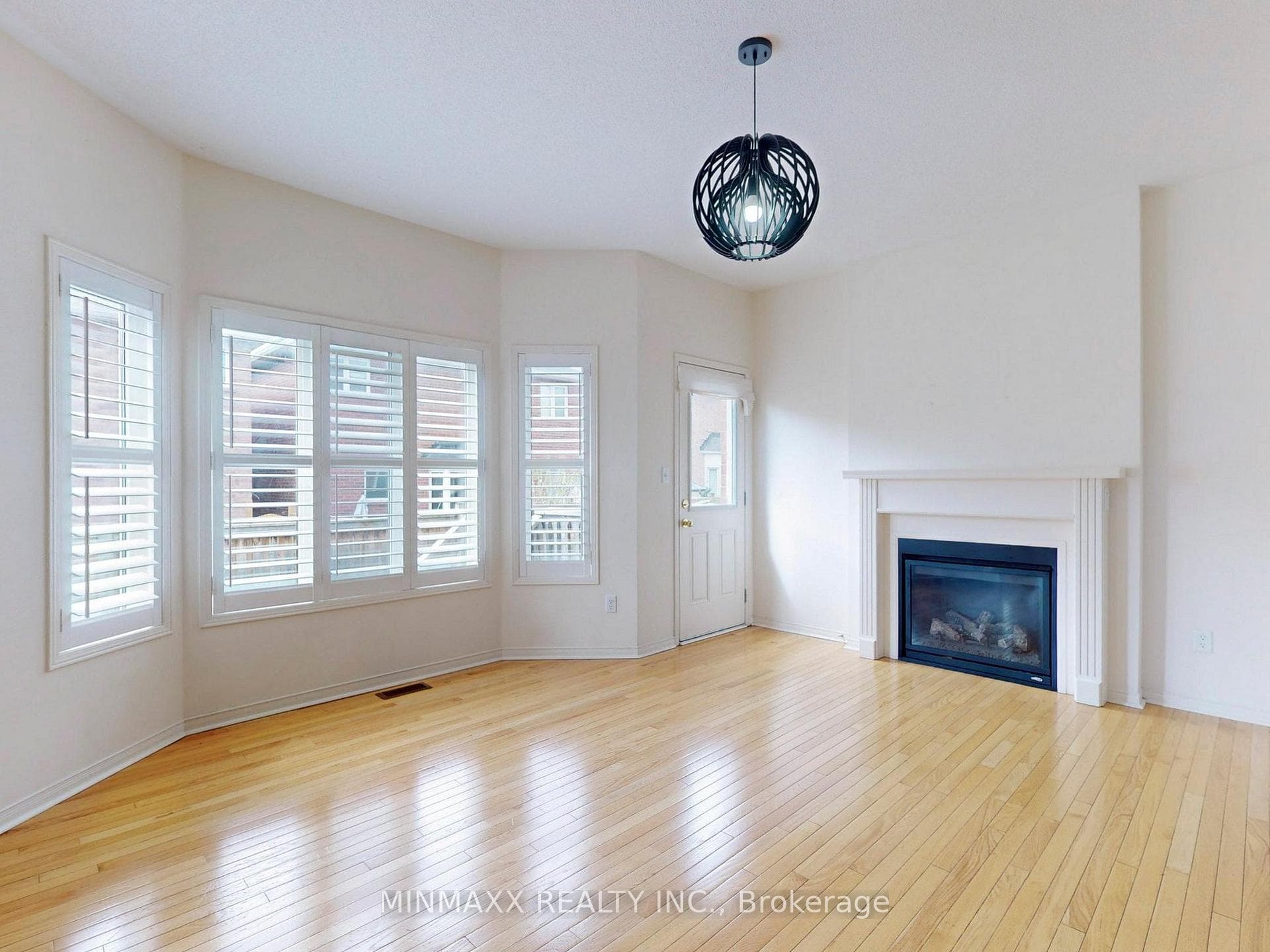 237 Valleyway(Upper) Drive photo 2