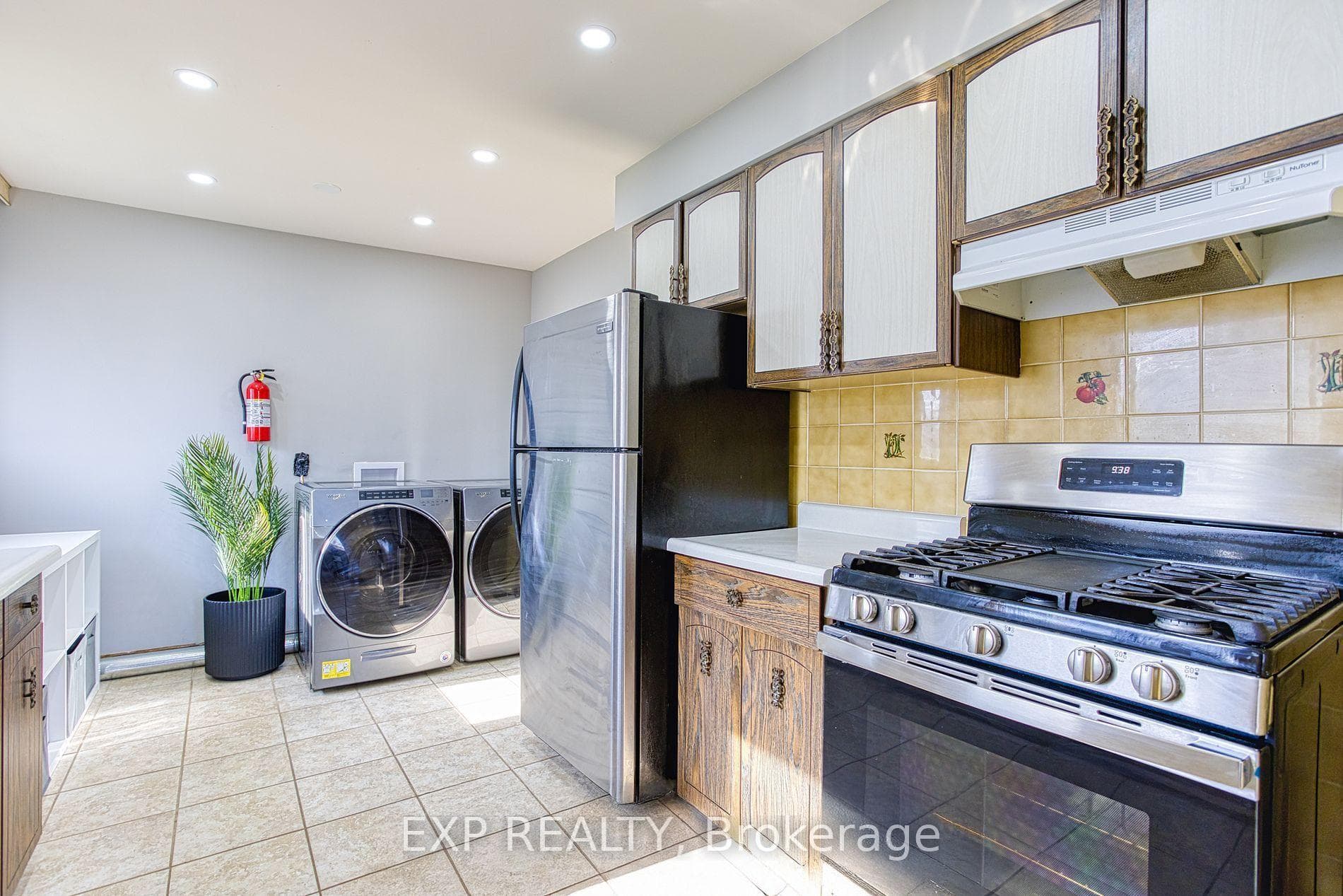 1204 Highway 8 N/A Unit Main photo 18