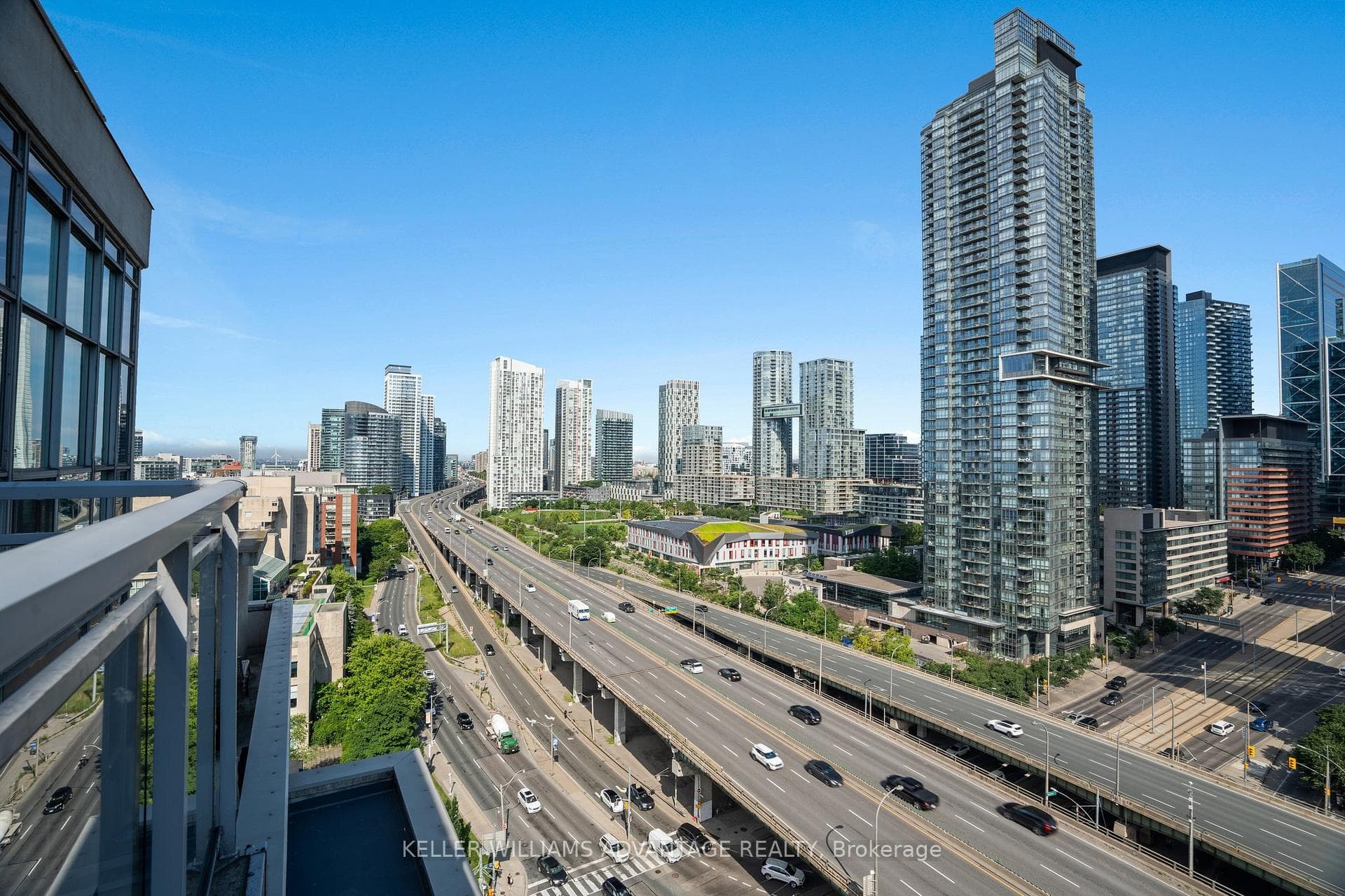 410 Queens Quay Unit UPH3 photo 24