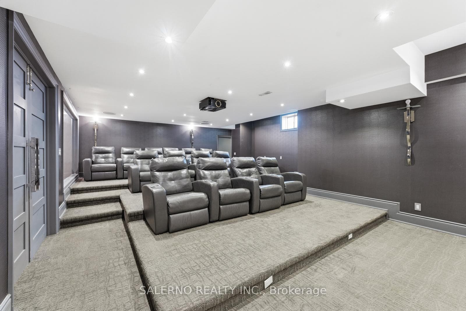 21 Stallions Court photo 35