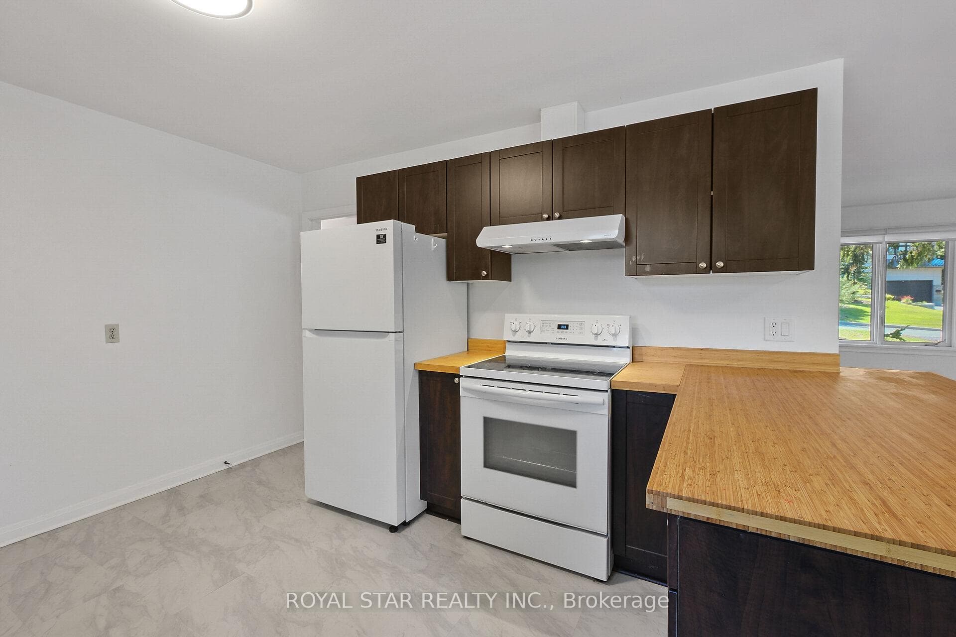 10 Delong Drive photo 21