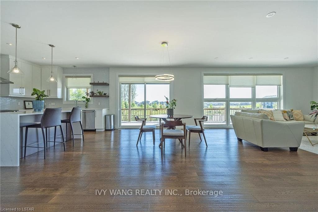 1387 DYER Crescent photo 14