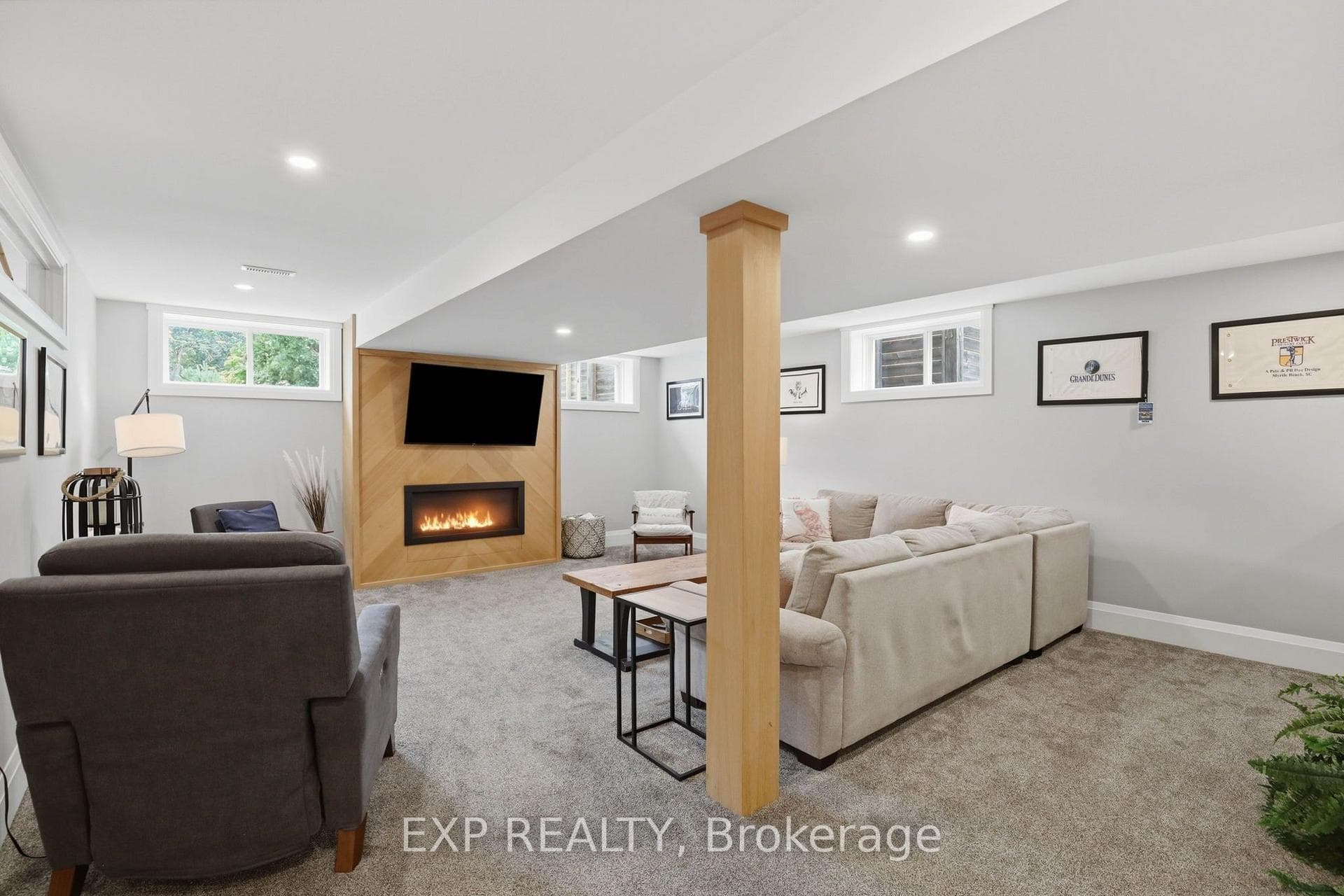 541 Bennett Crescent photo 31